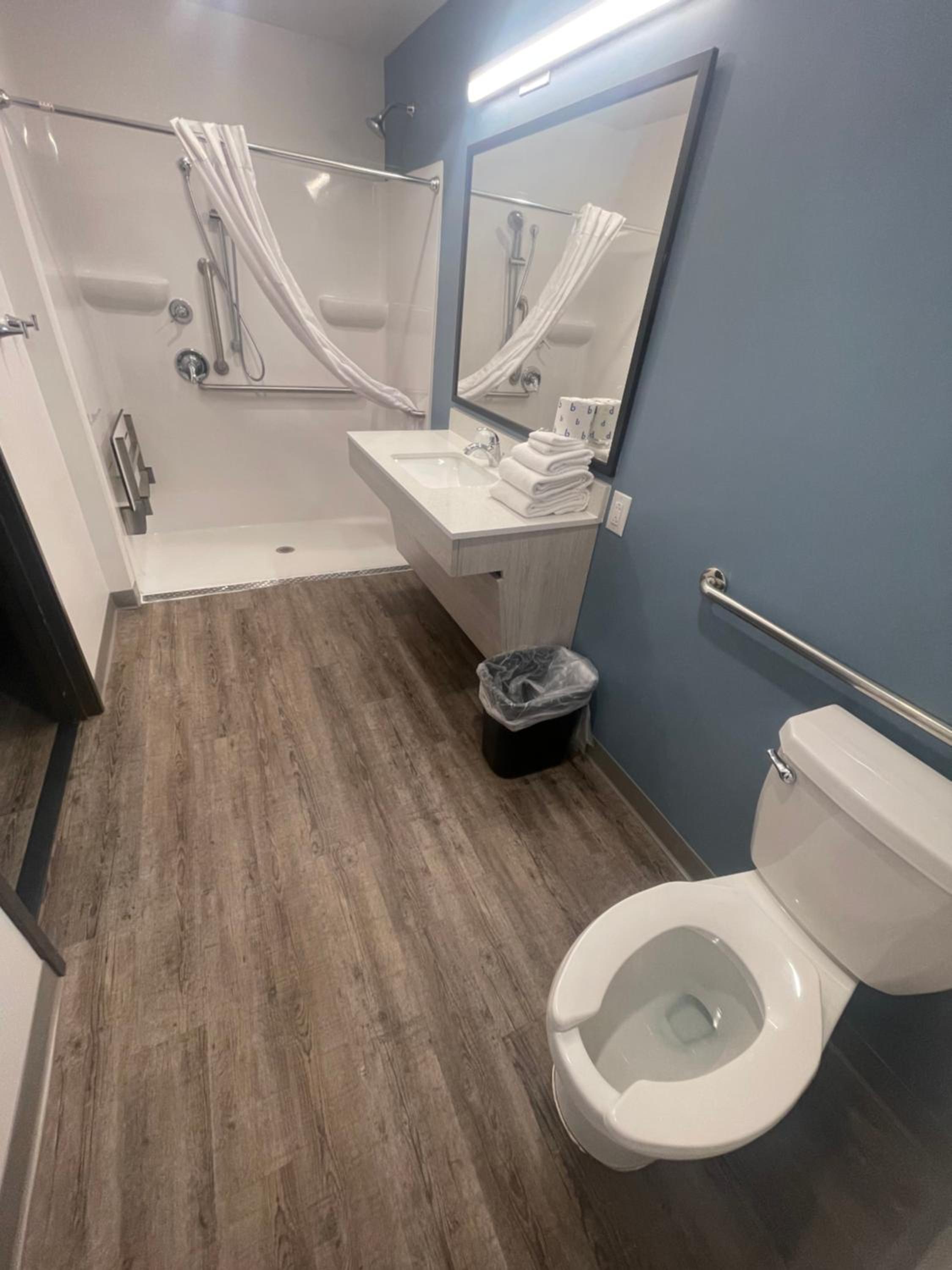 QUEEN SUITE ACCESSIBLE