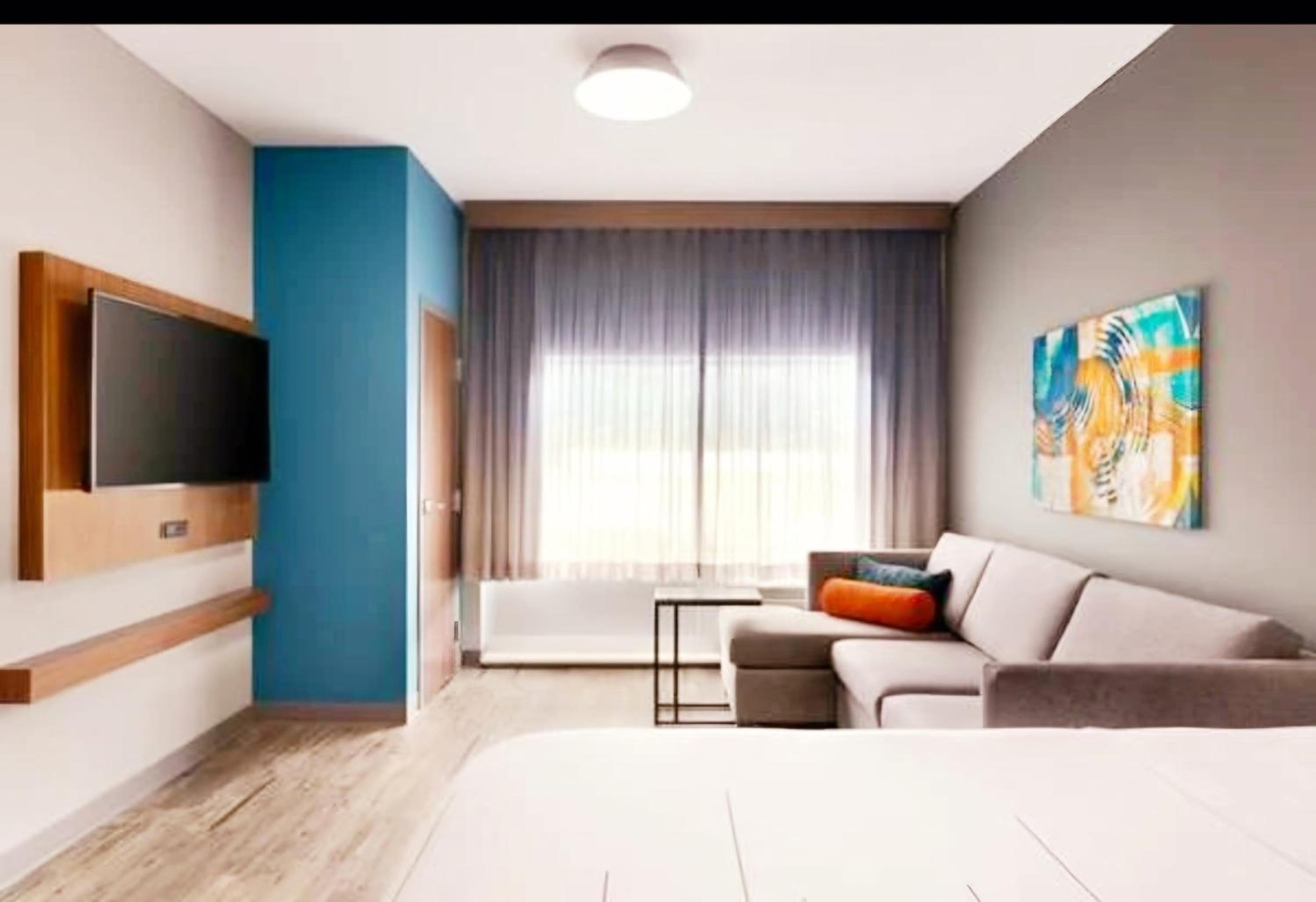 Deluxe King Room - Non-Smoking - Photo 1