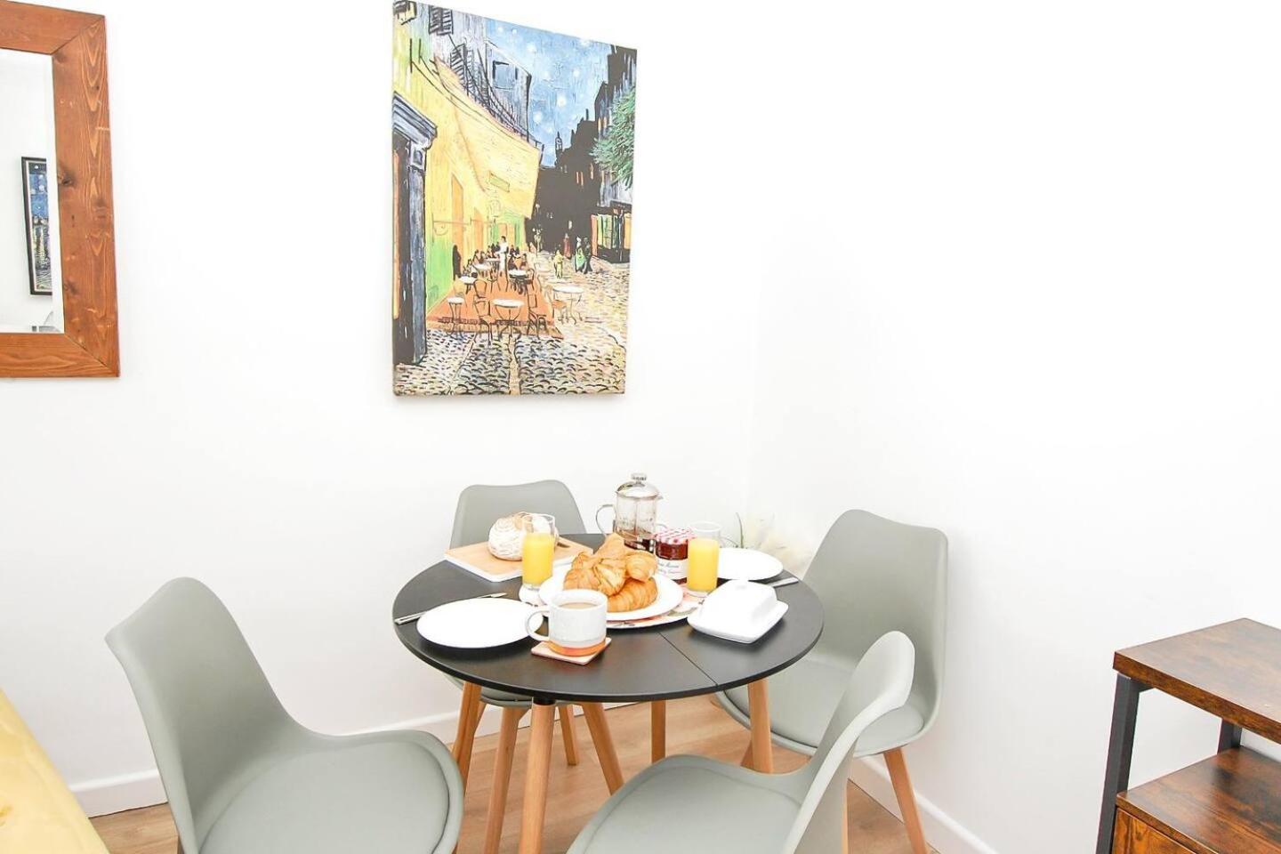 Apartment photo 2