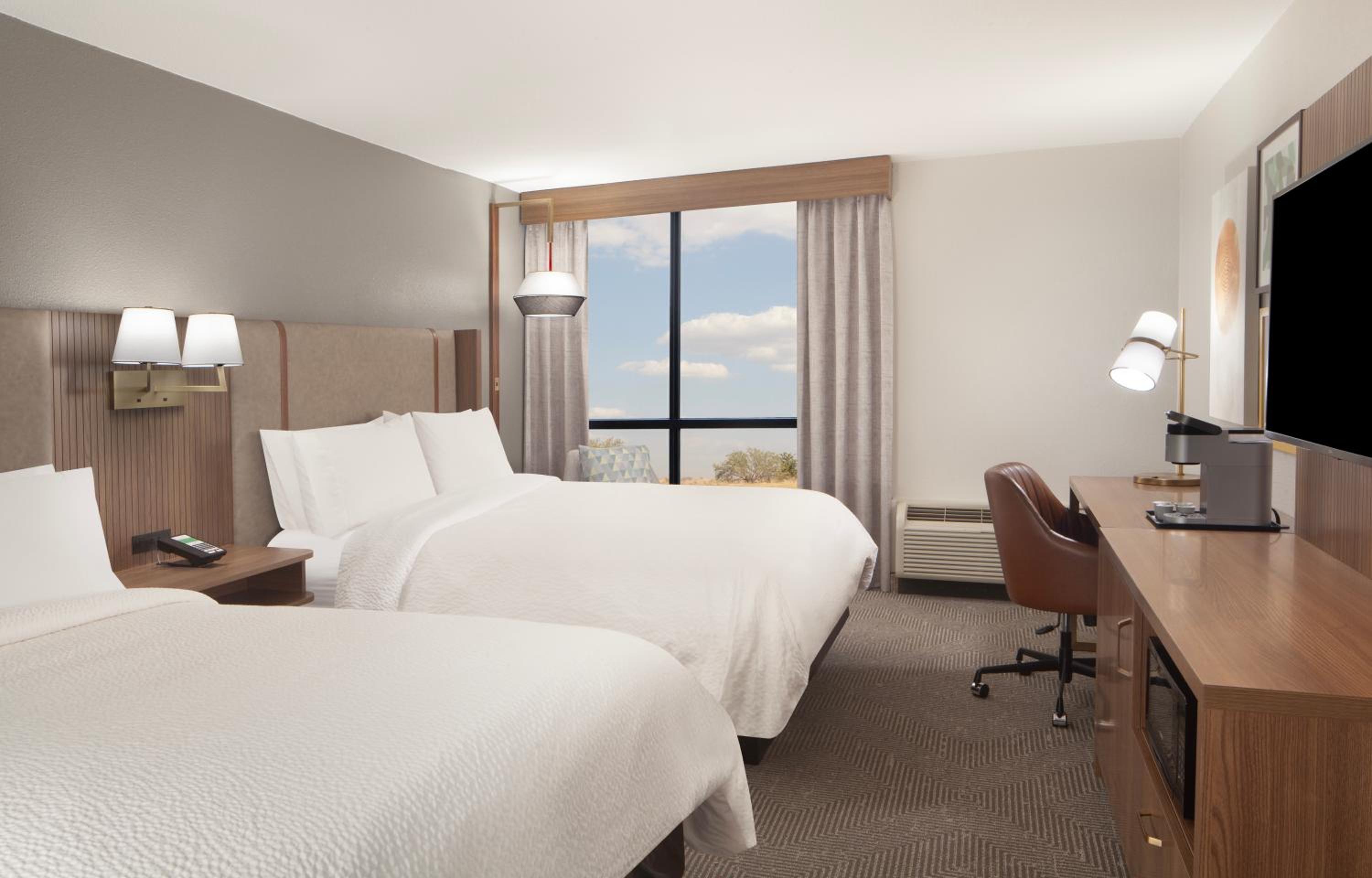 Standard Room with Two Queen Beds - Photo 6