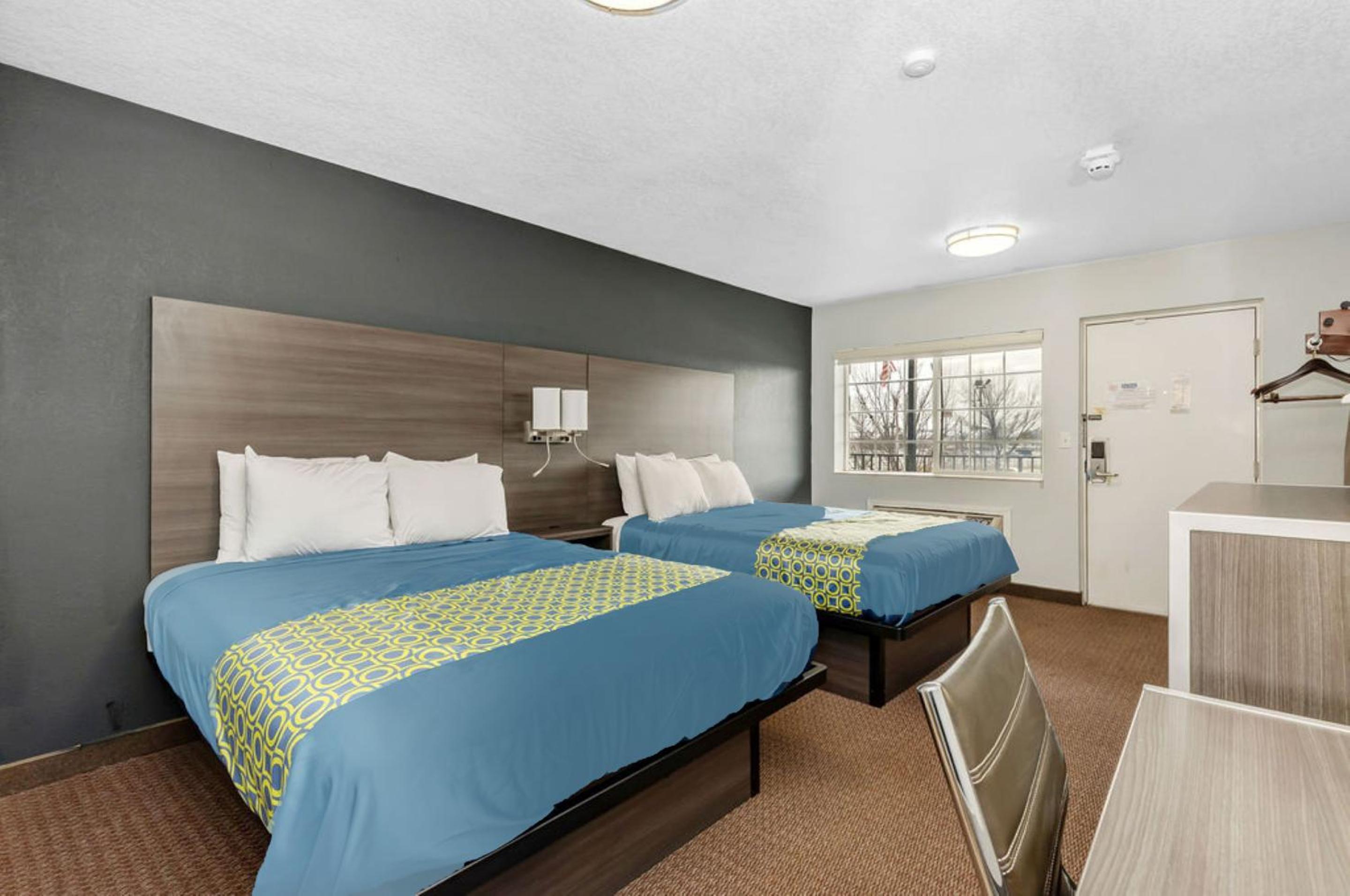 2 Queen Beds Non-Smoking - Photo 22