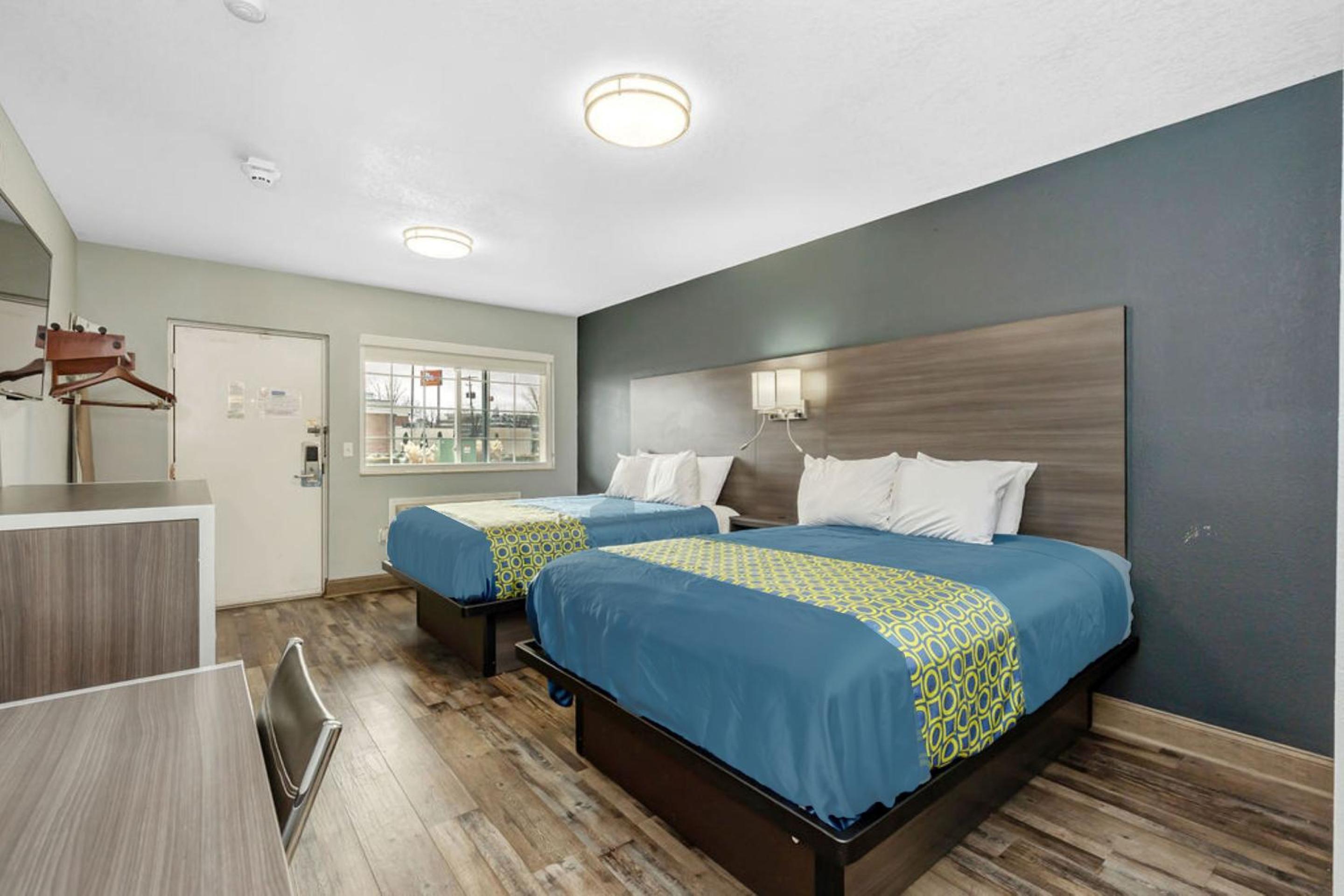 2 Queen Beds Non-Smoking - Photo 18