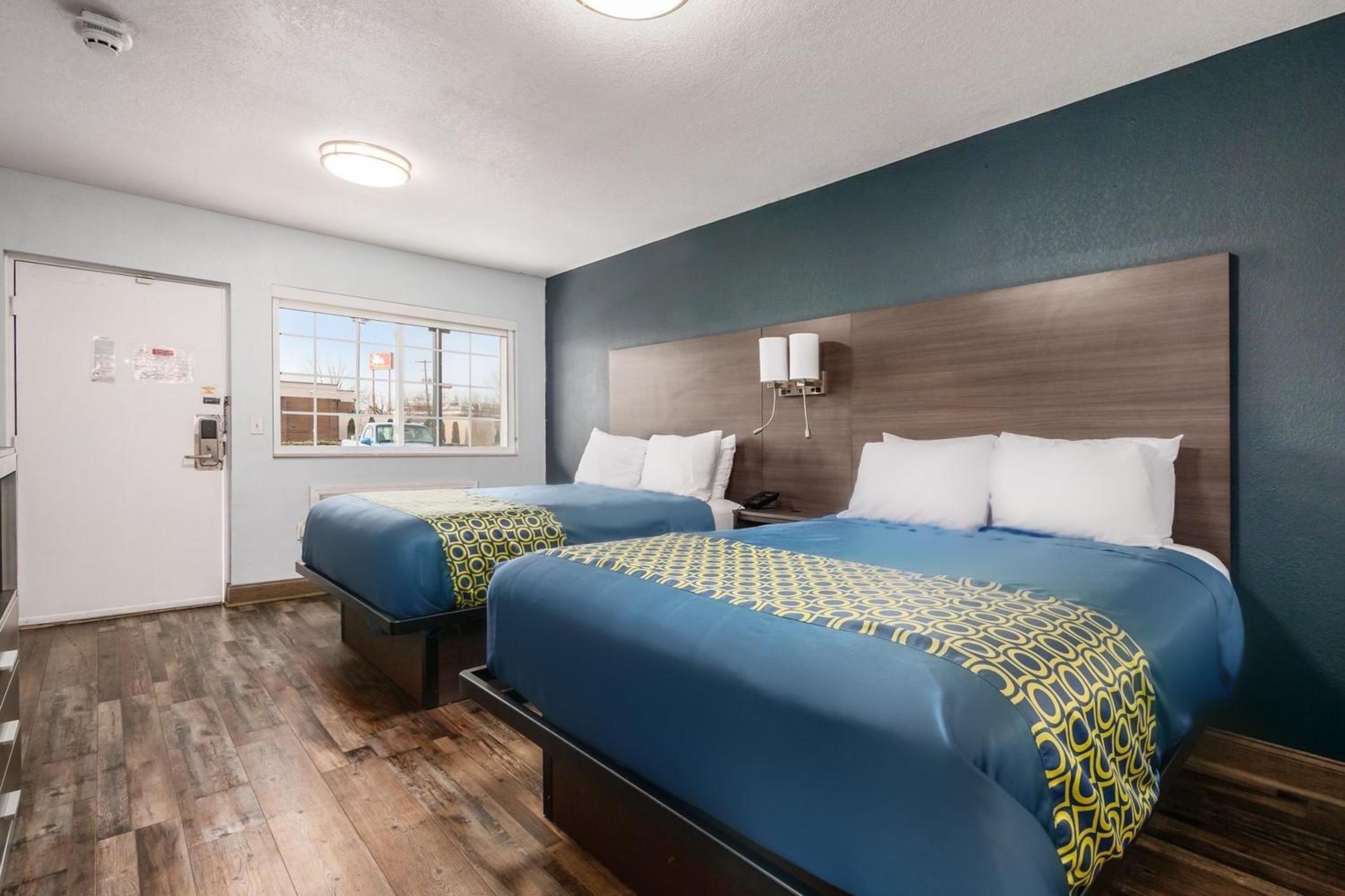 2 Queen Beds Non-Smoking - Photo 20