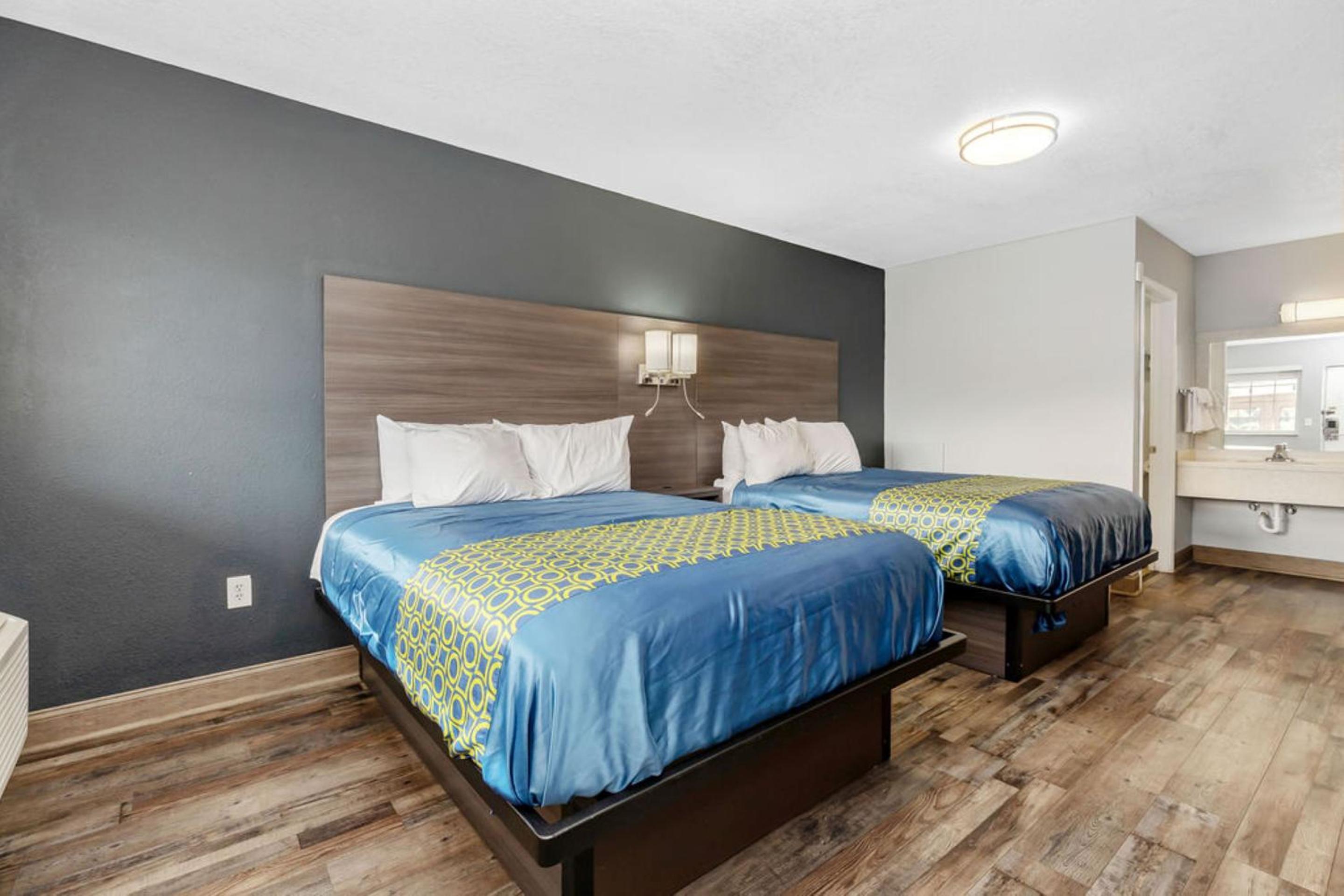 2 Queen Beds Non-Smoking - Photo 24