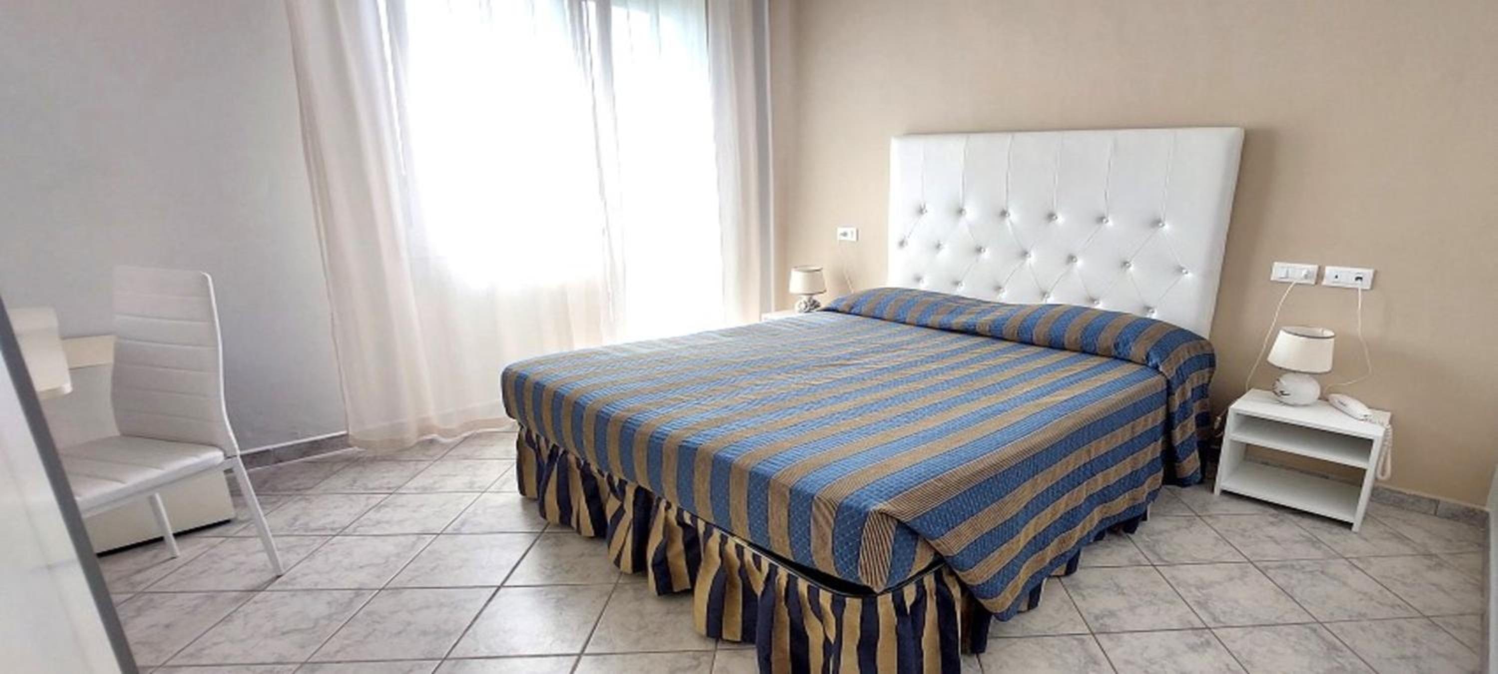 Double or Twin Room with Side Sea View photo 3