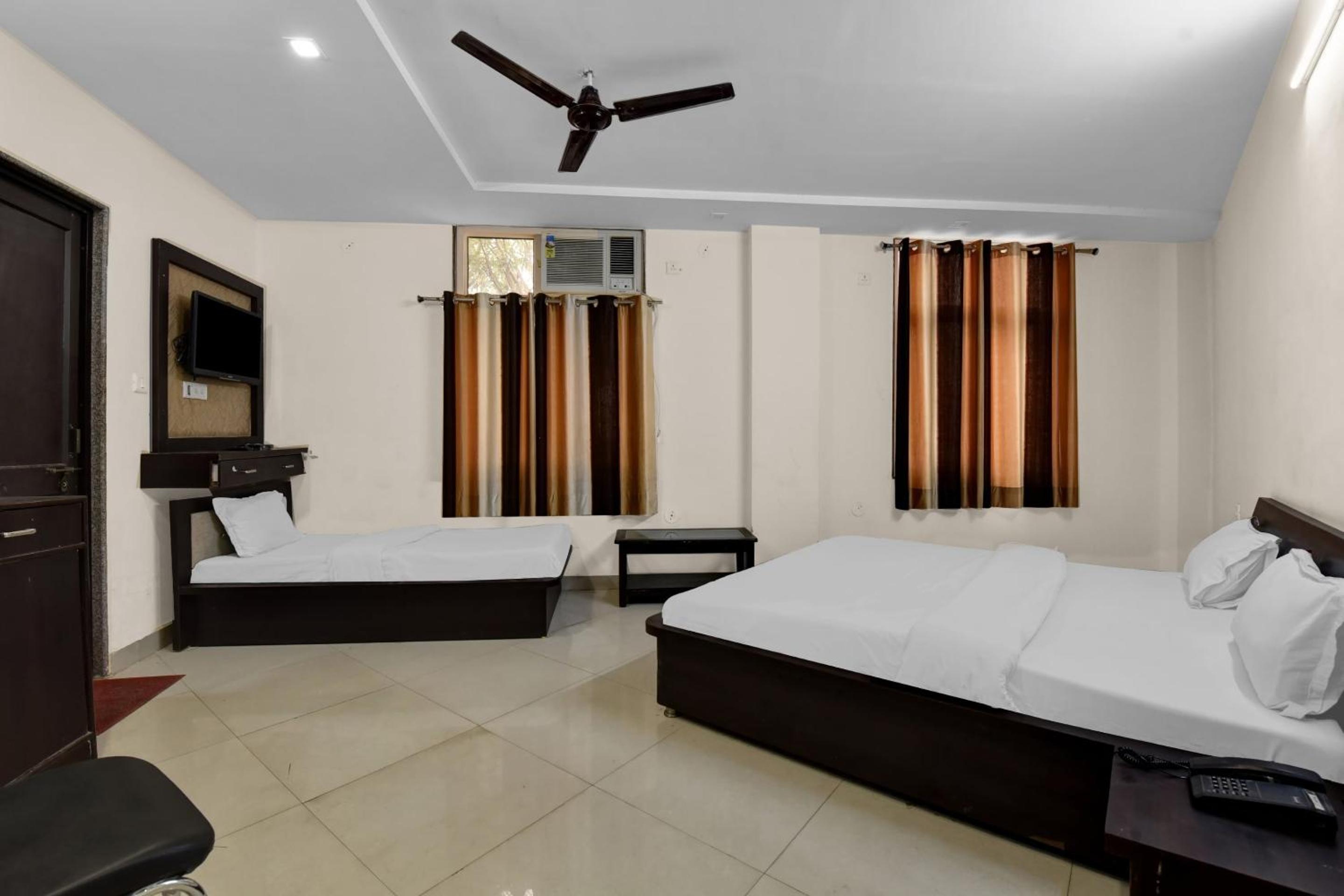 Classic Triple Room photo 1