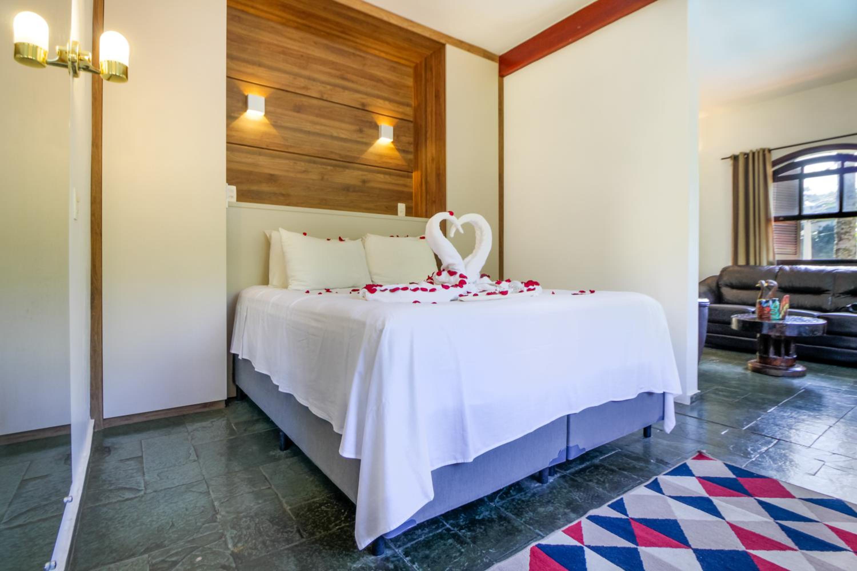 Queen Suite with Spa Bath
