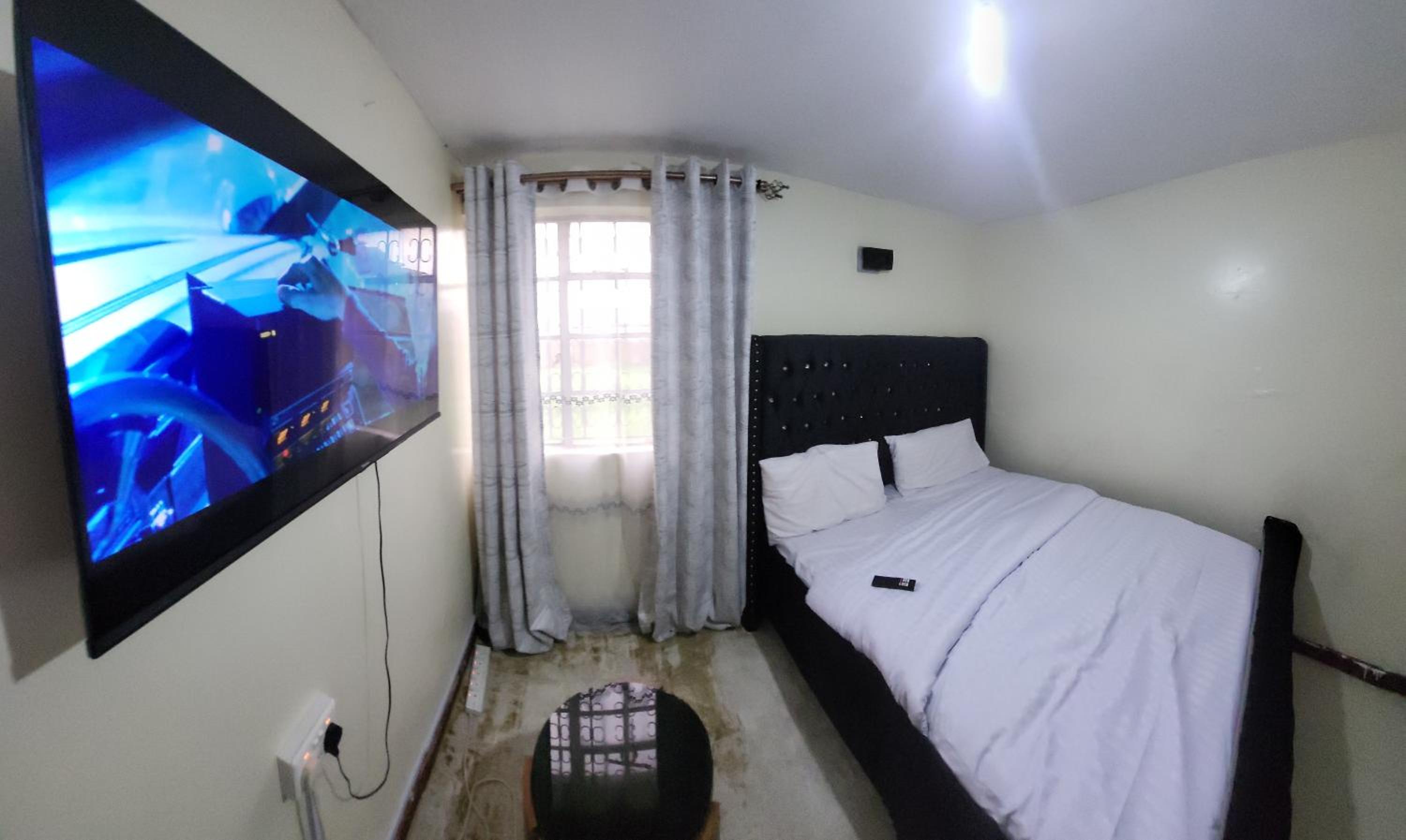 One-Bedroom Apartment photo 1