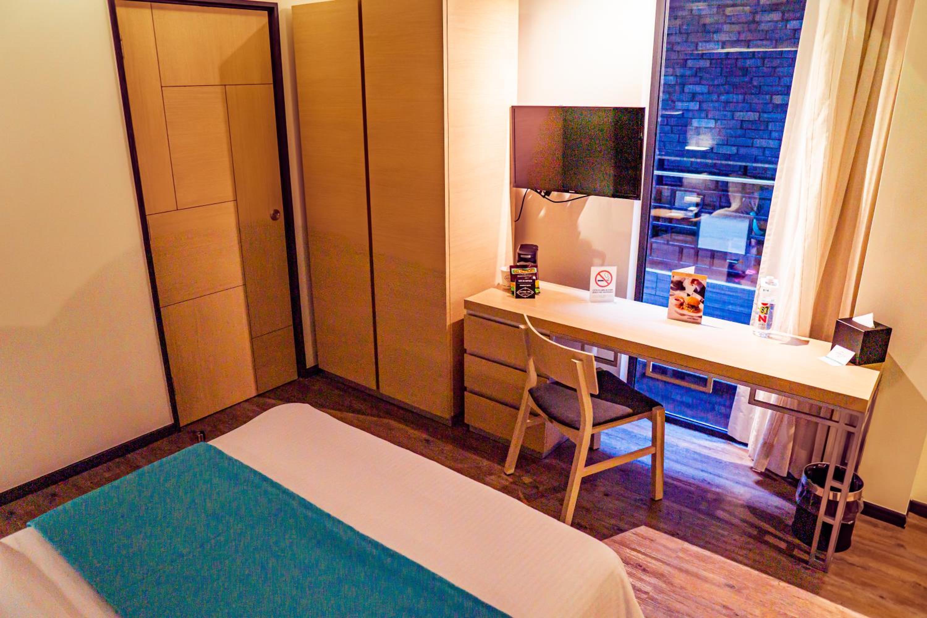 Deluxe Queen Room