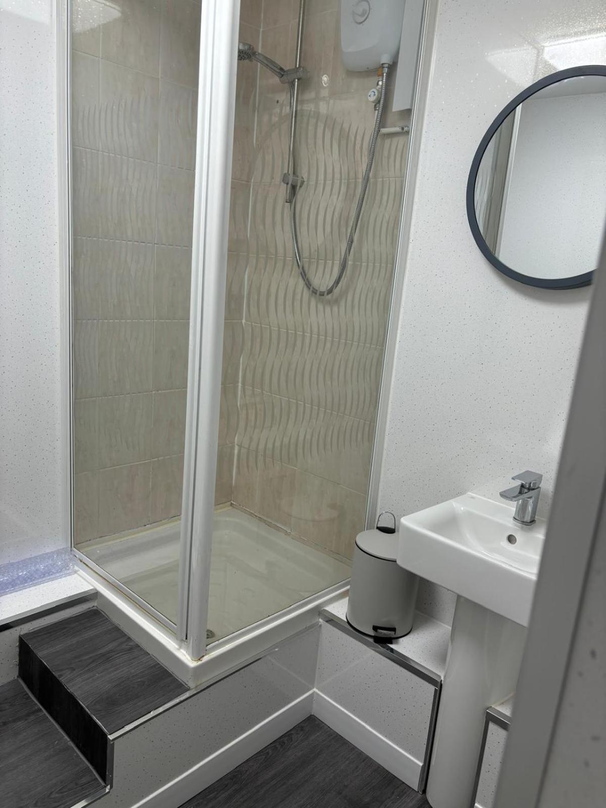 Deluxe Double Room with Shower - Photo 2