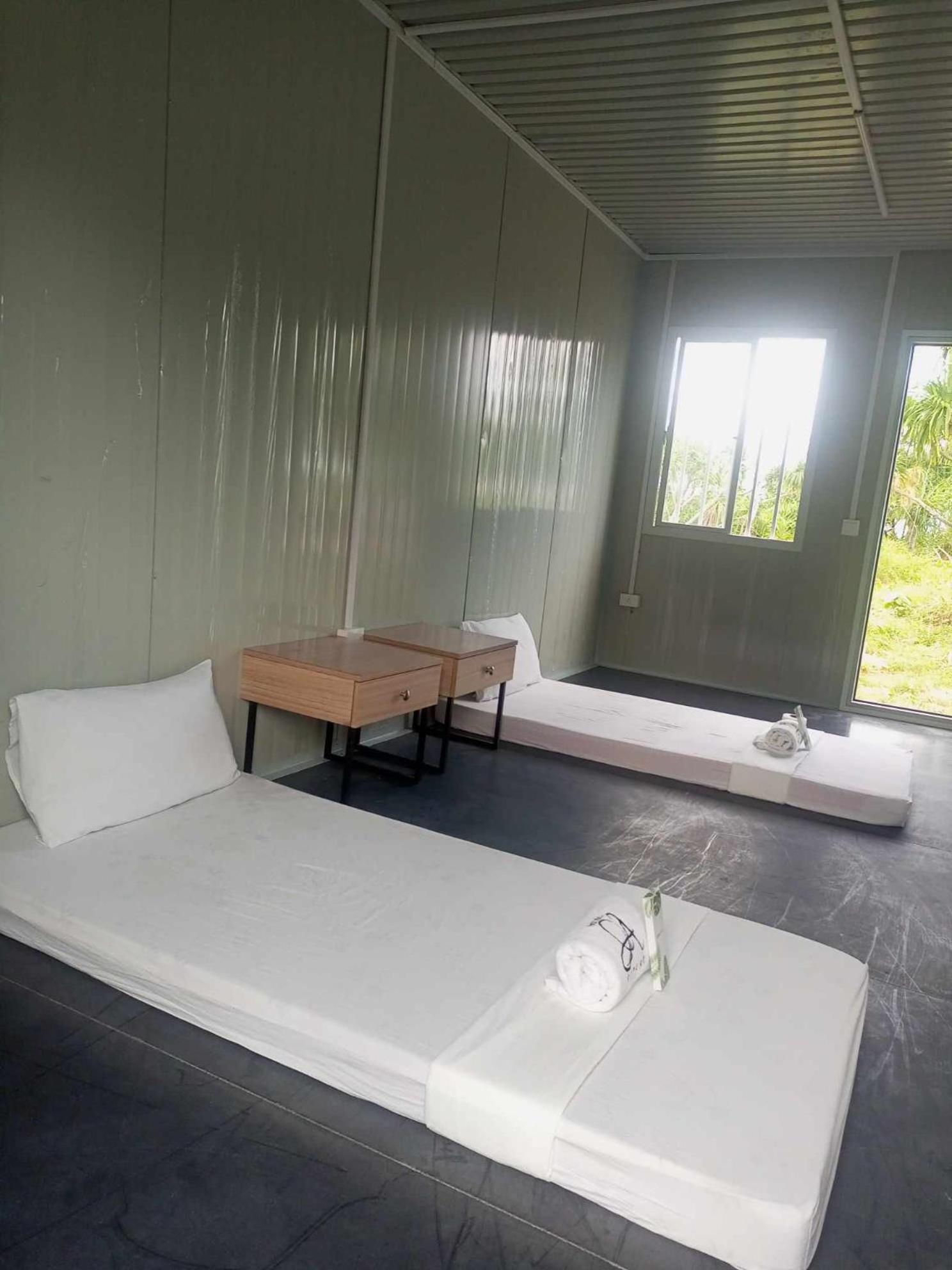 Family Room with Shared Bathroom photo 1