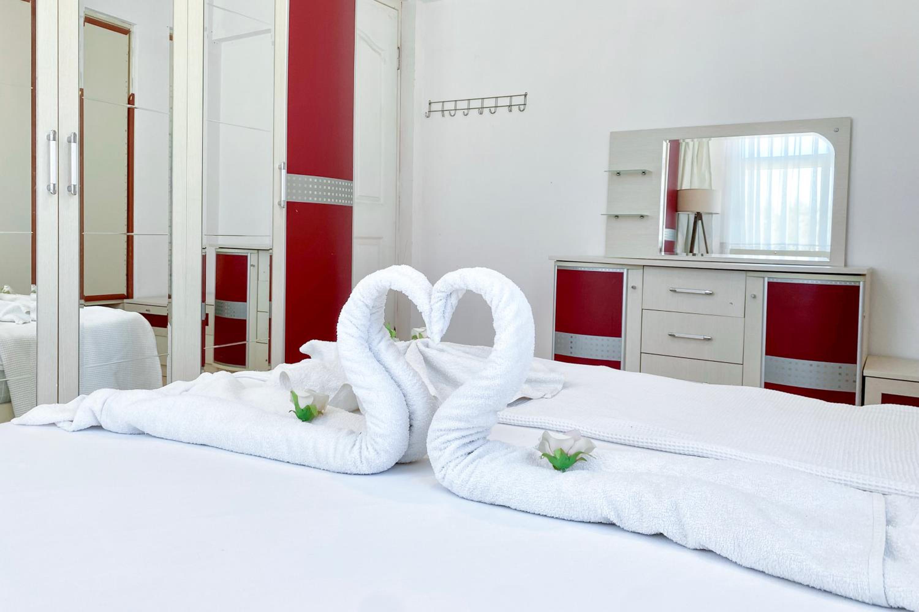 Two-Bedroom Apartment with Sea View - Photo 3