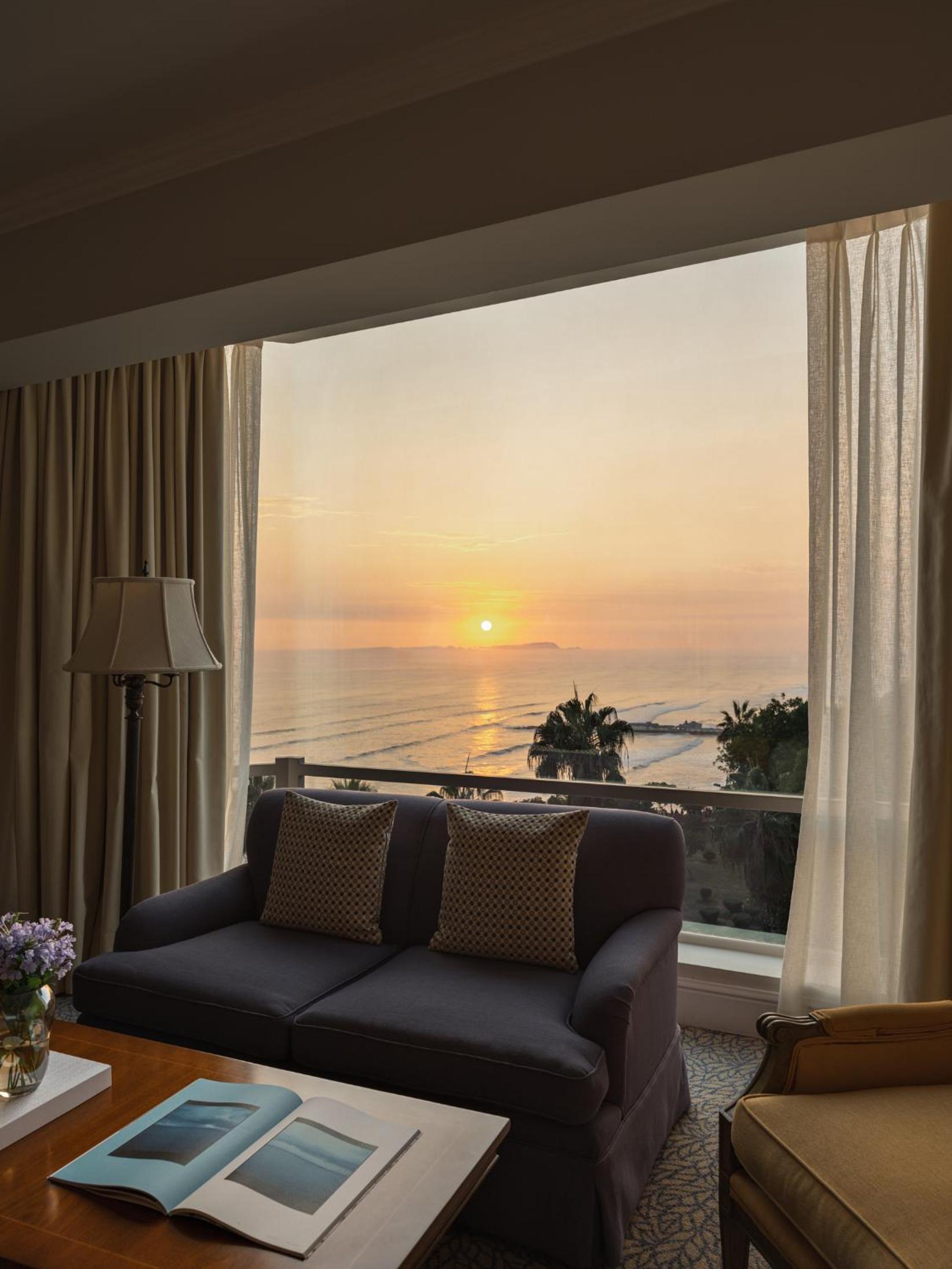 Junior Suite Club with Ocean View  - Photo 3