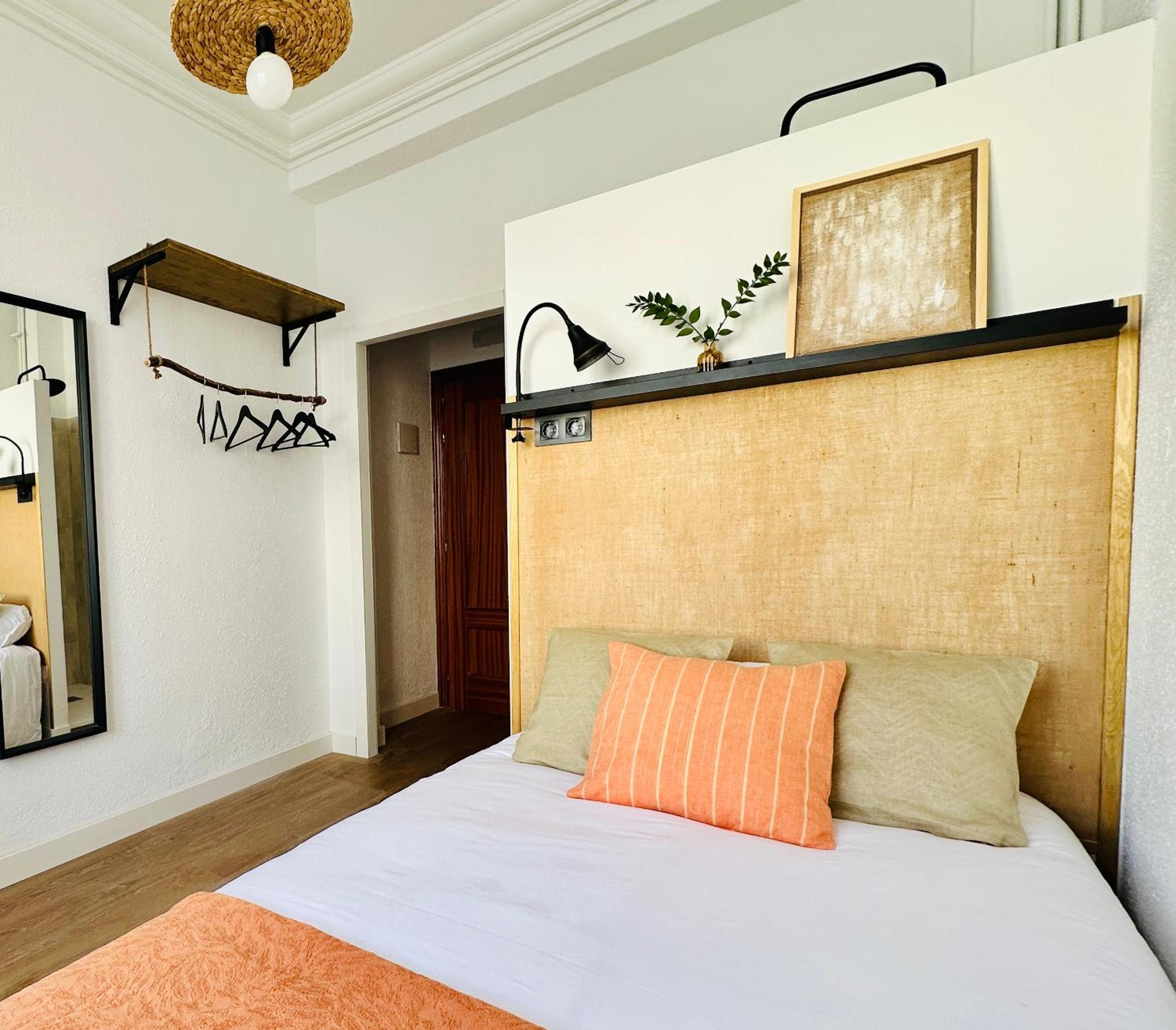 Single Room with Private Bathroom photo 3