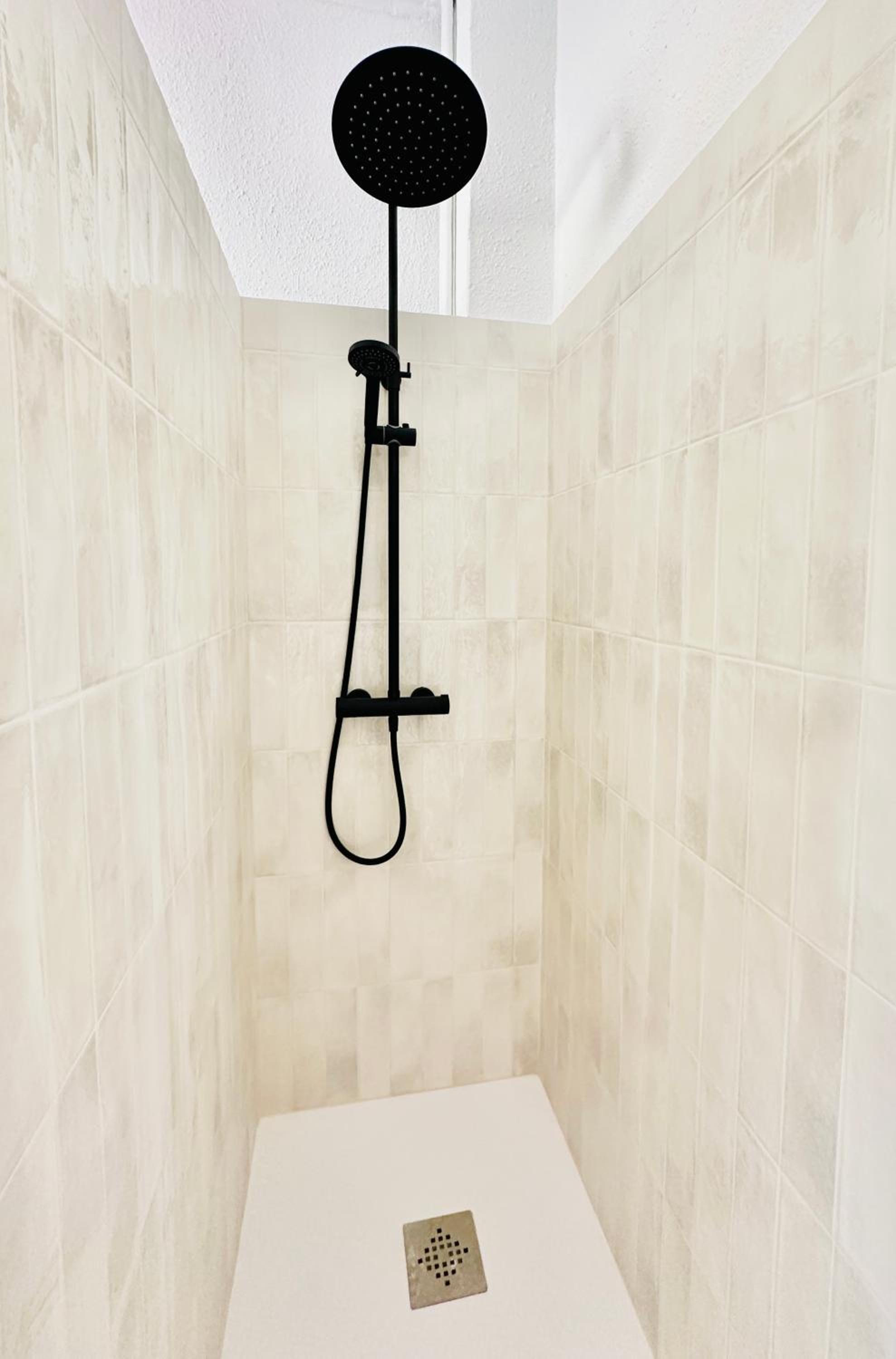 Single Room with Private Bathroom photo 2
