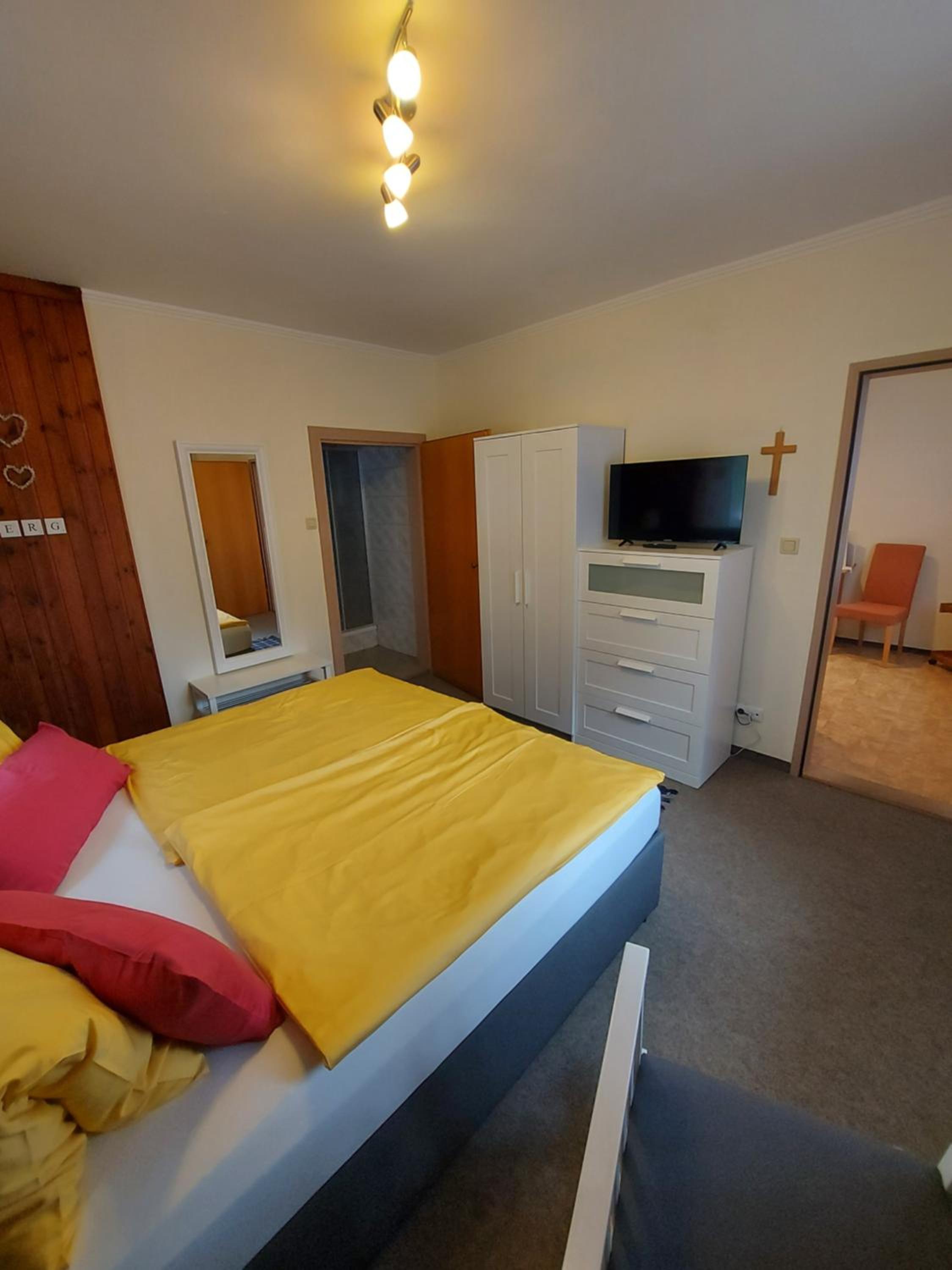 One-Bedroom Apartment photo 1