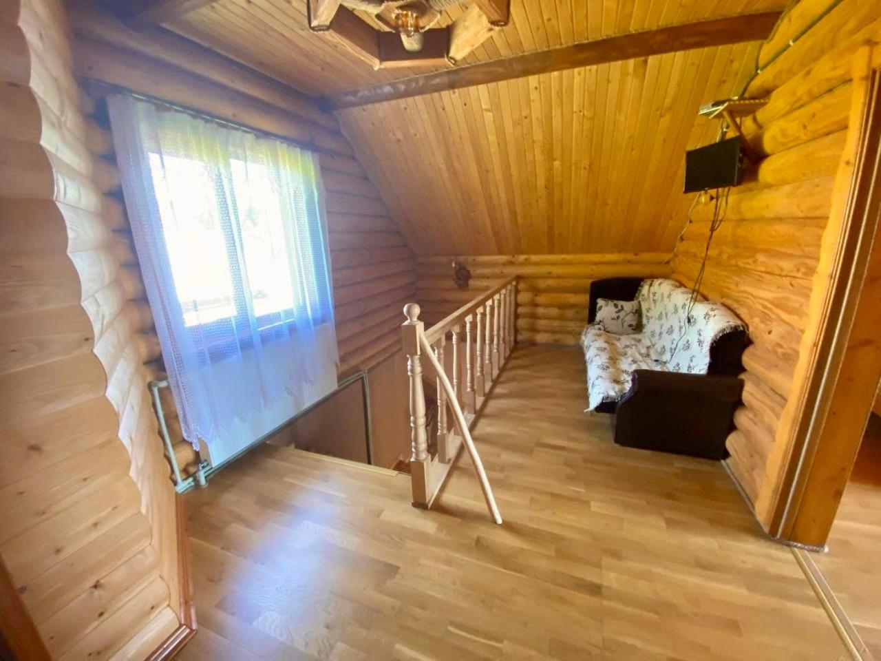Five-Bedroom House photo 2