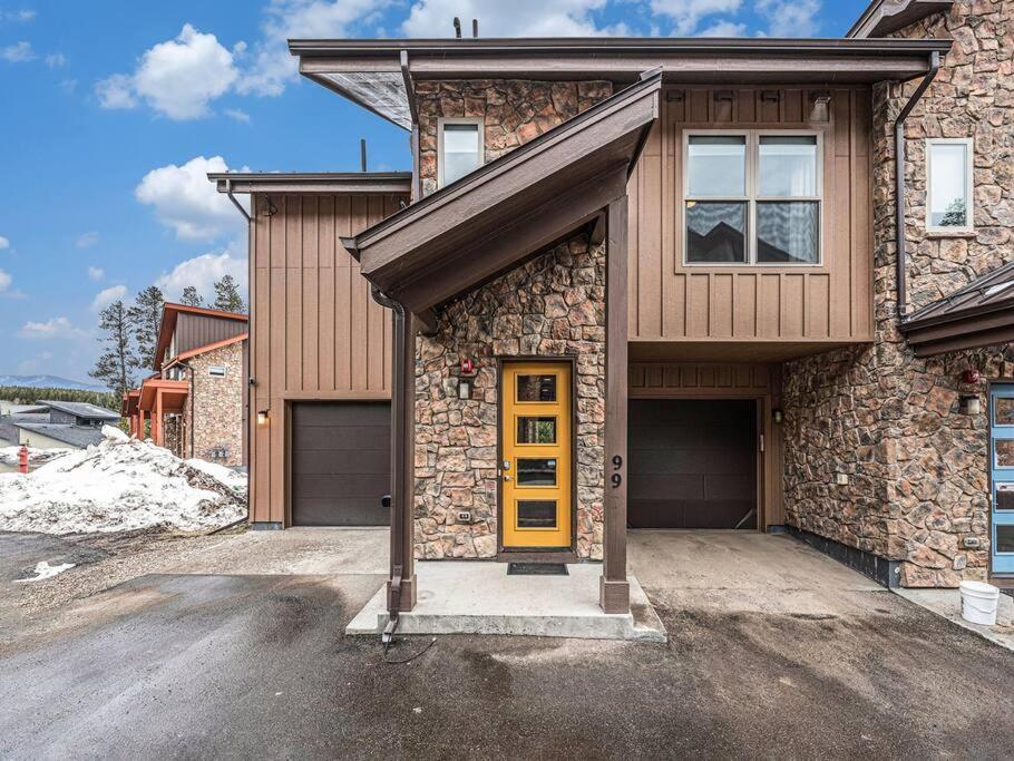 Four-Bedroom House photo 2