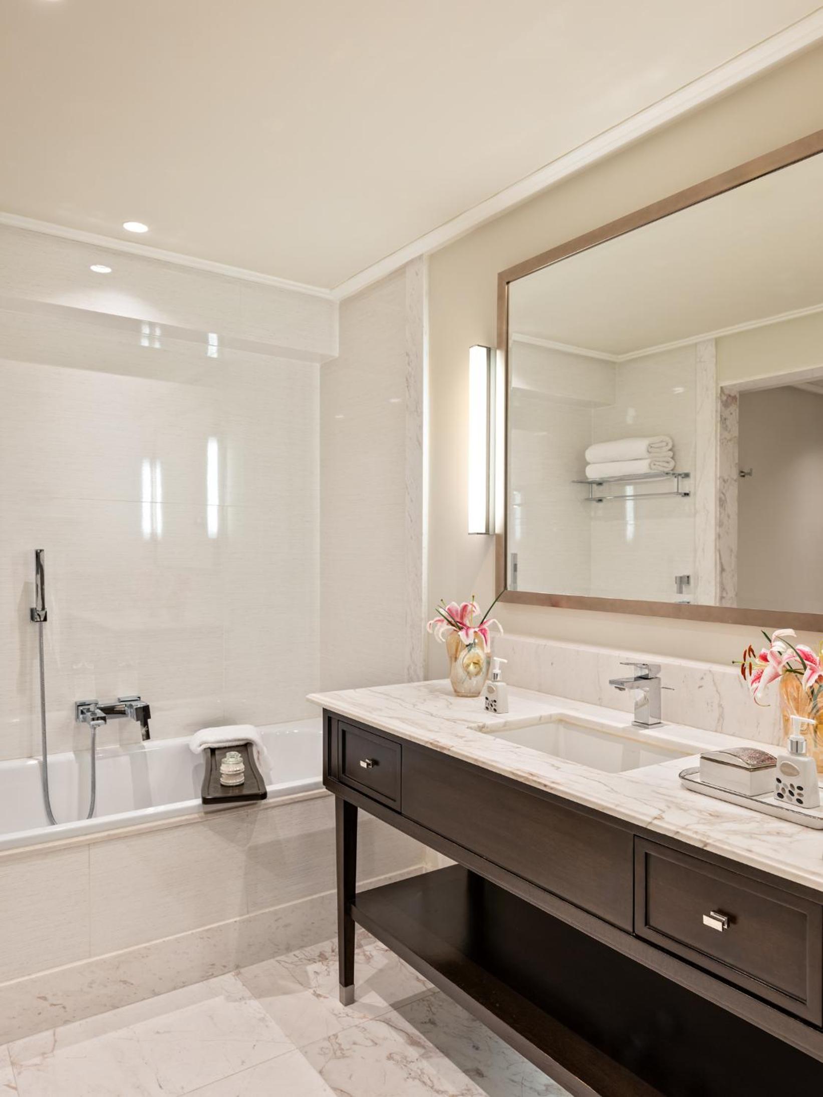Deluxe Junior Suite Club - Photo 4