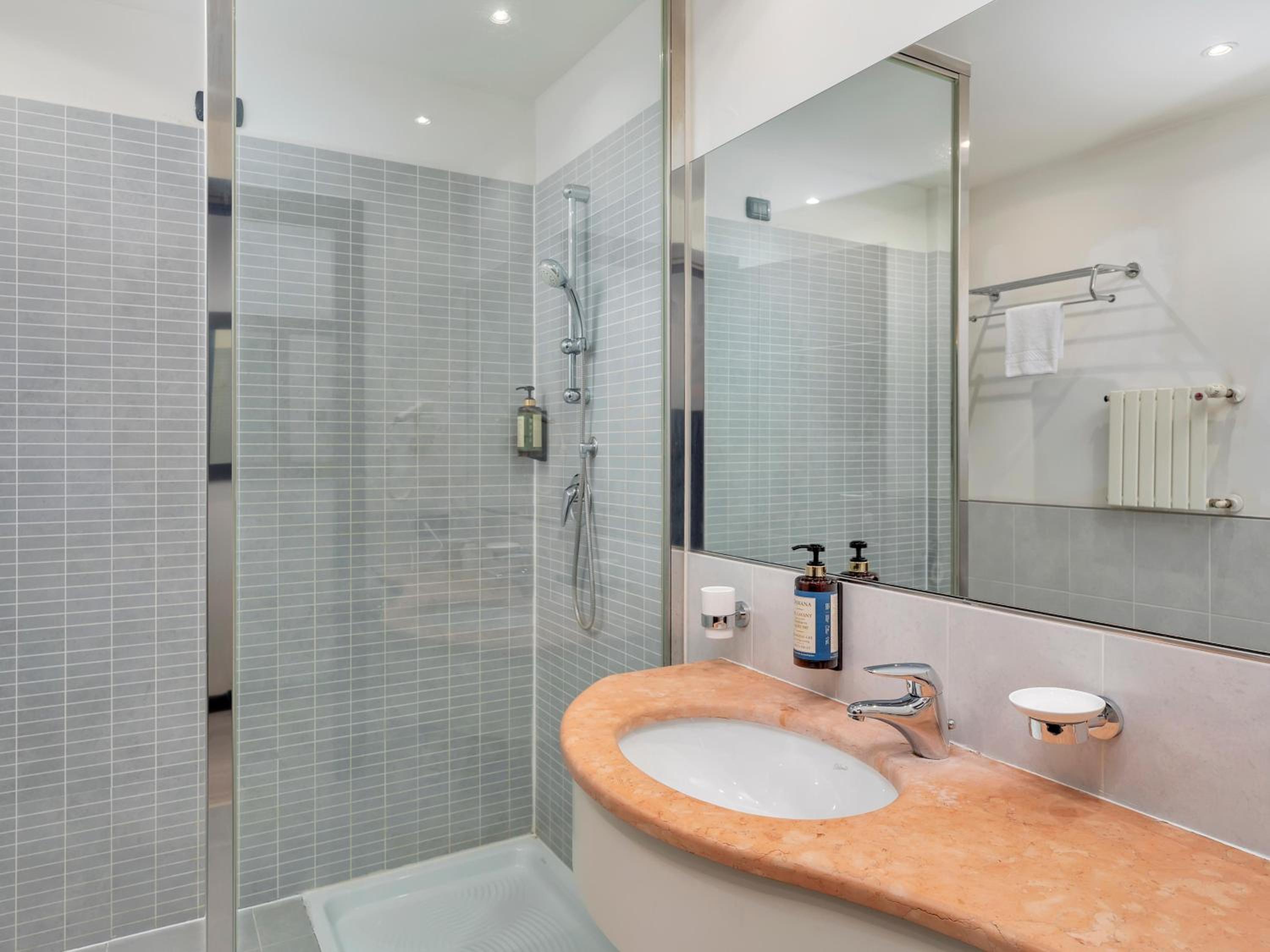 Standard Double Room - Photo 4