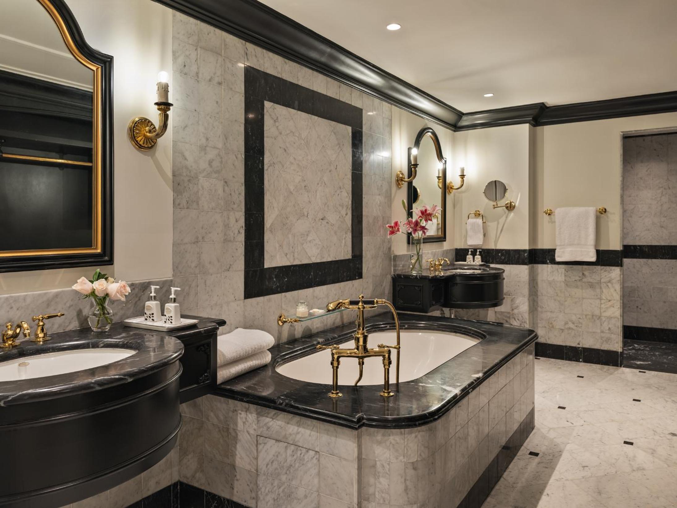 One Bedroom Suite with Terrace - Photo 5