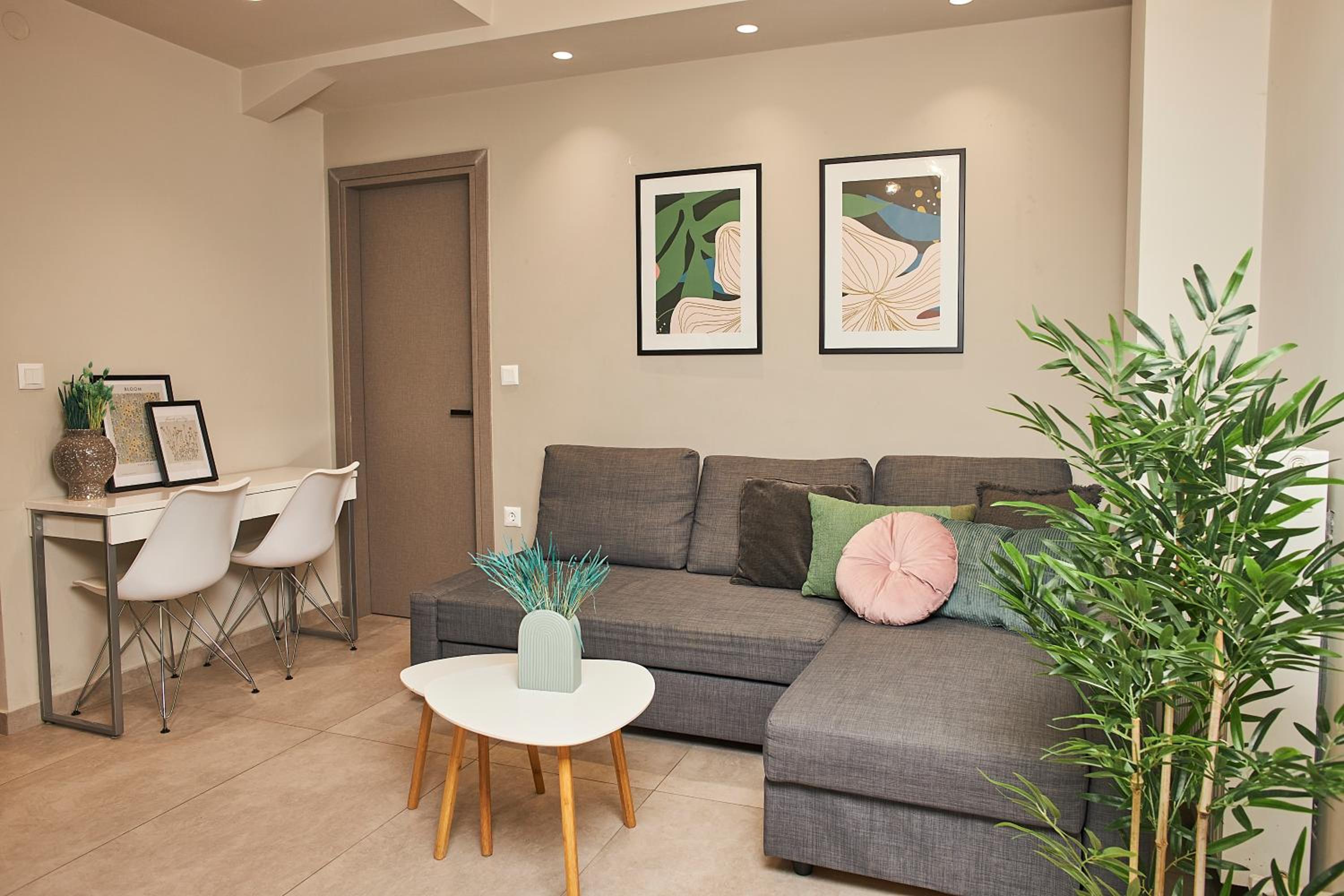 One-Bedroom Deluxe Apartment