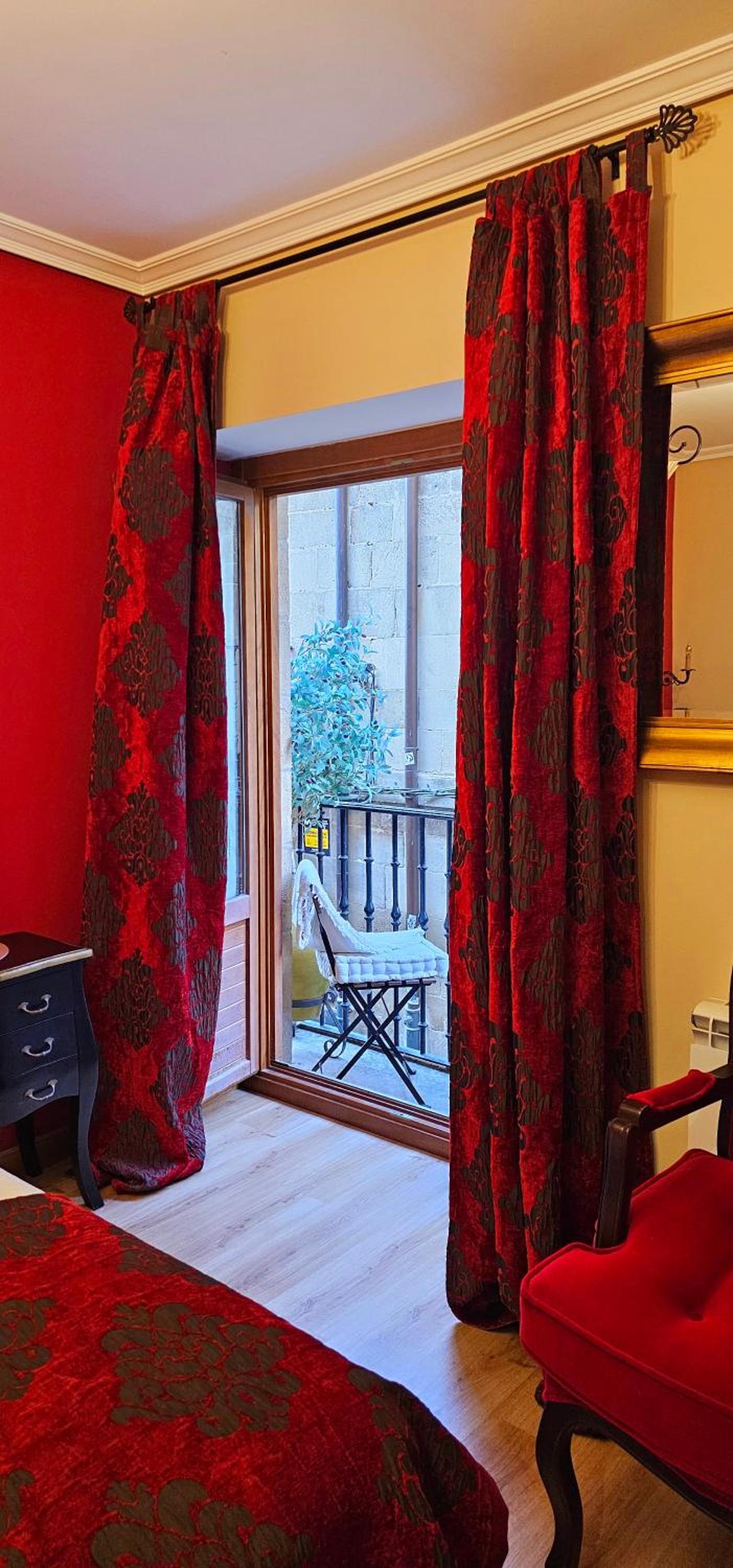 Twin Room with Private Bathroom and Balcony - Photo 45