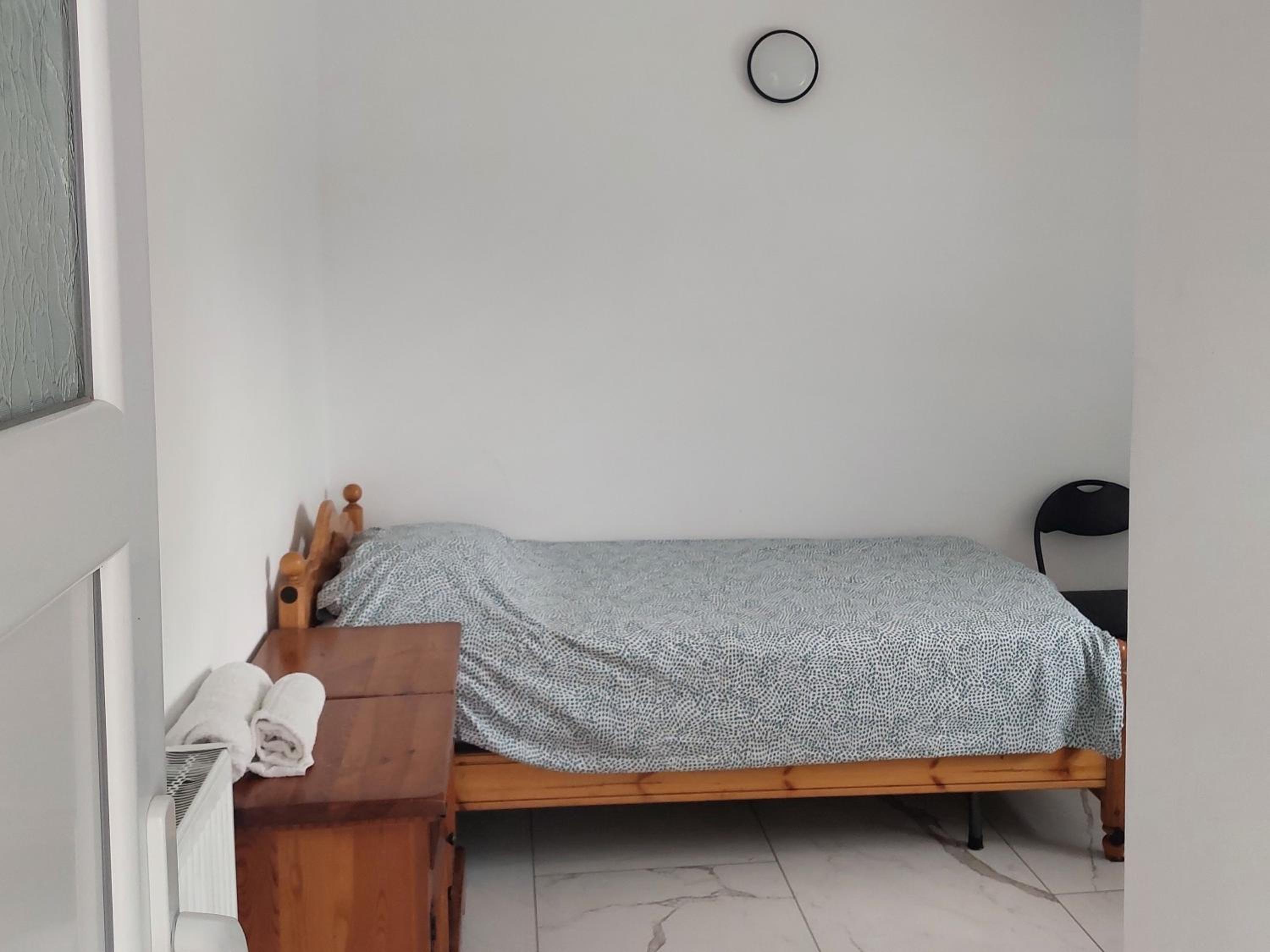 Single Room with Private Bathroom photo 3