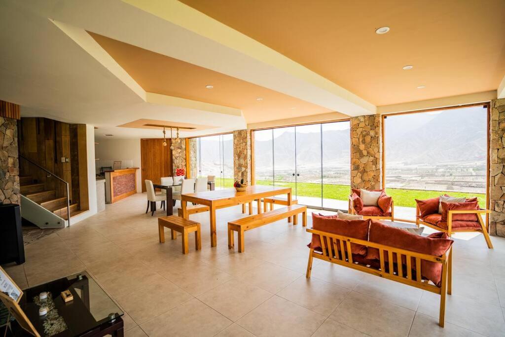 Five-Bedroom House photo 1