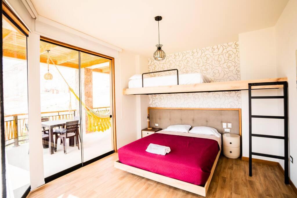 Five-Bedroom House photo 2