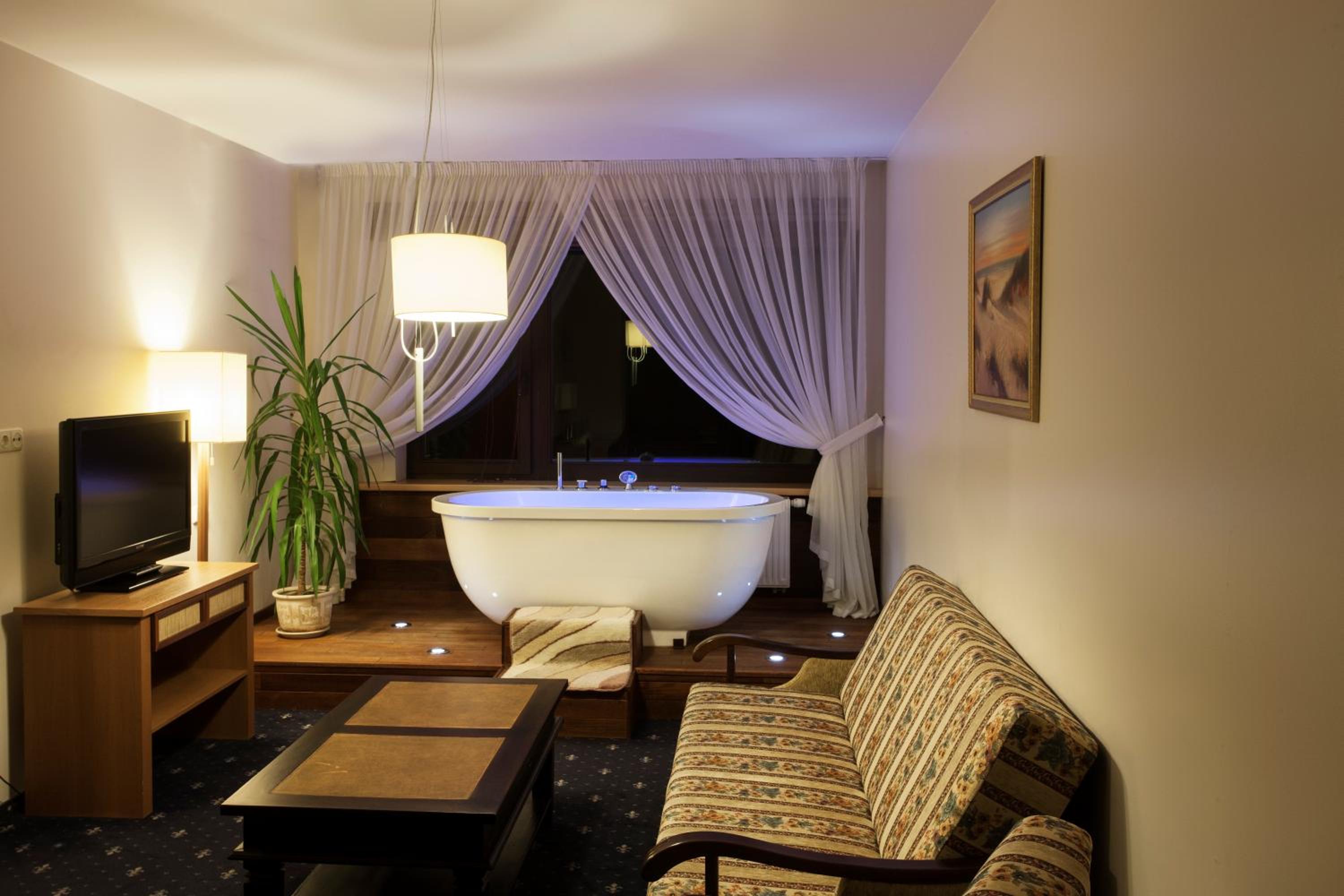 Deluxe Double Room with Hot Tub photo 1