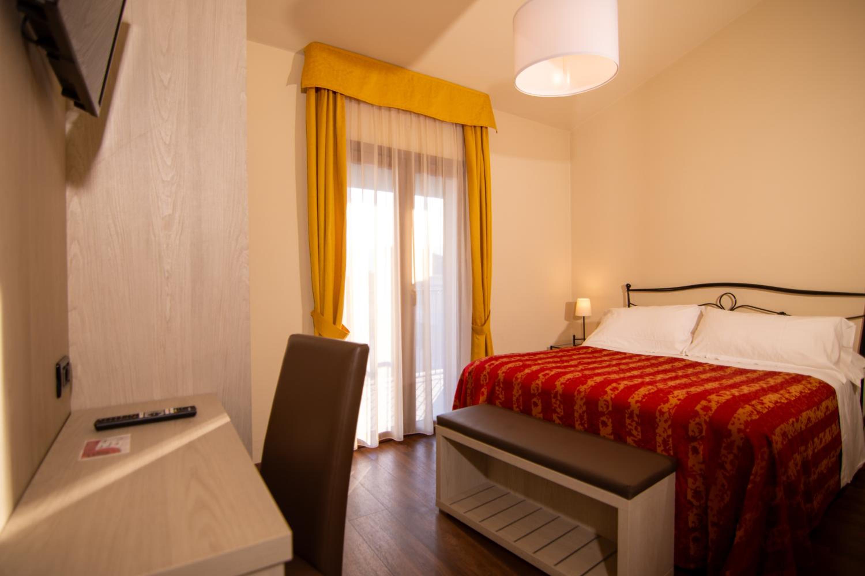Queen Room with Lake View