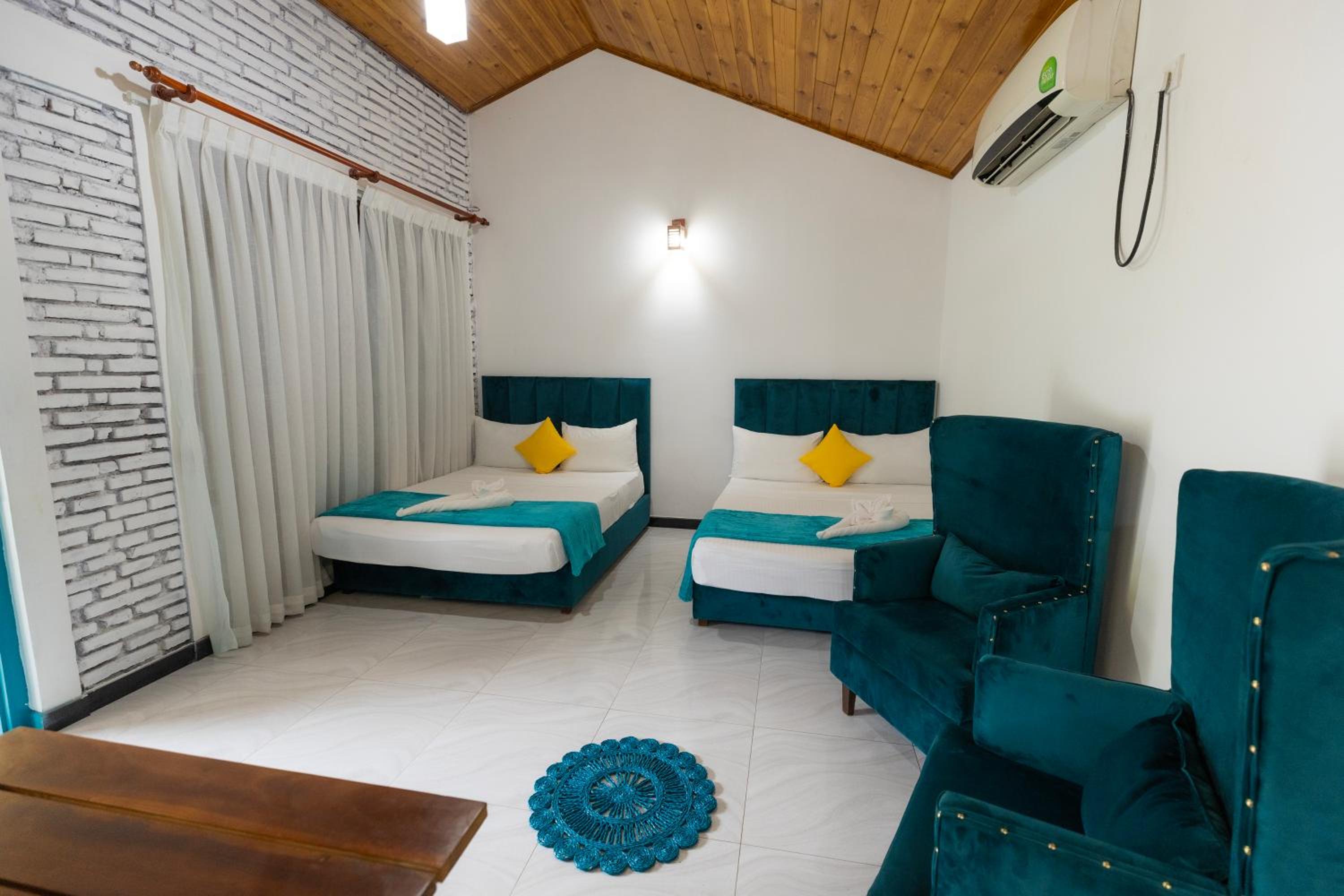 Deluxe Family Room