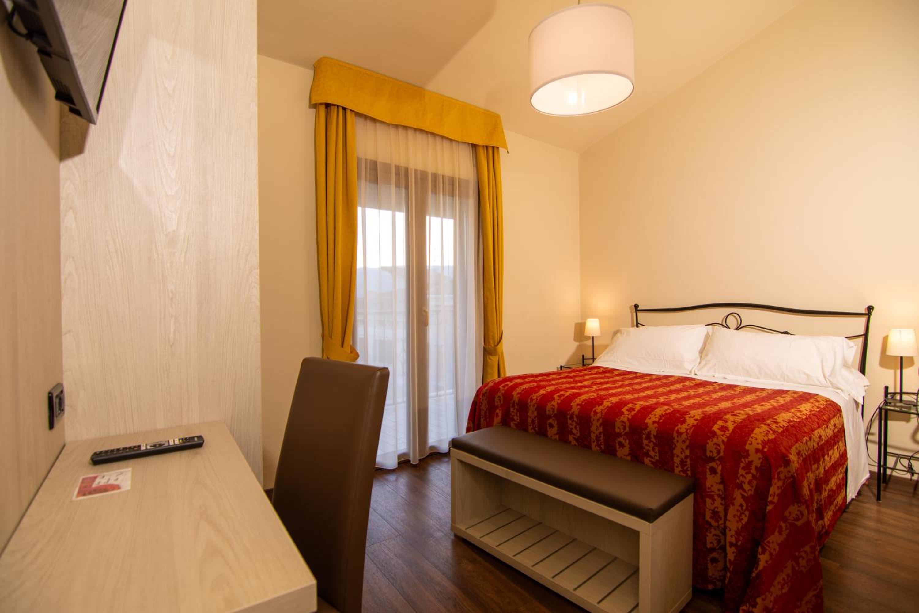 Queen Room with Lake View photo 3
