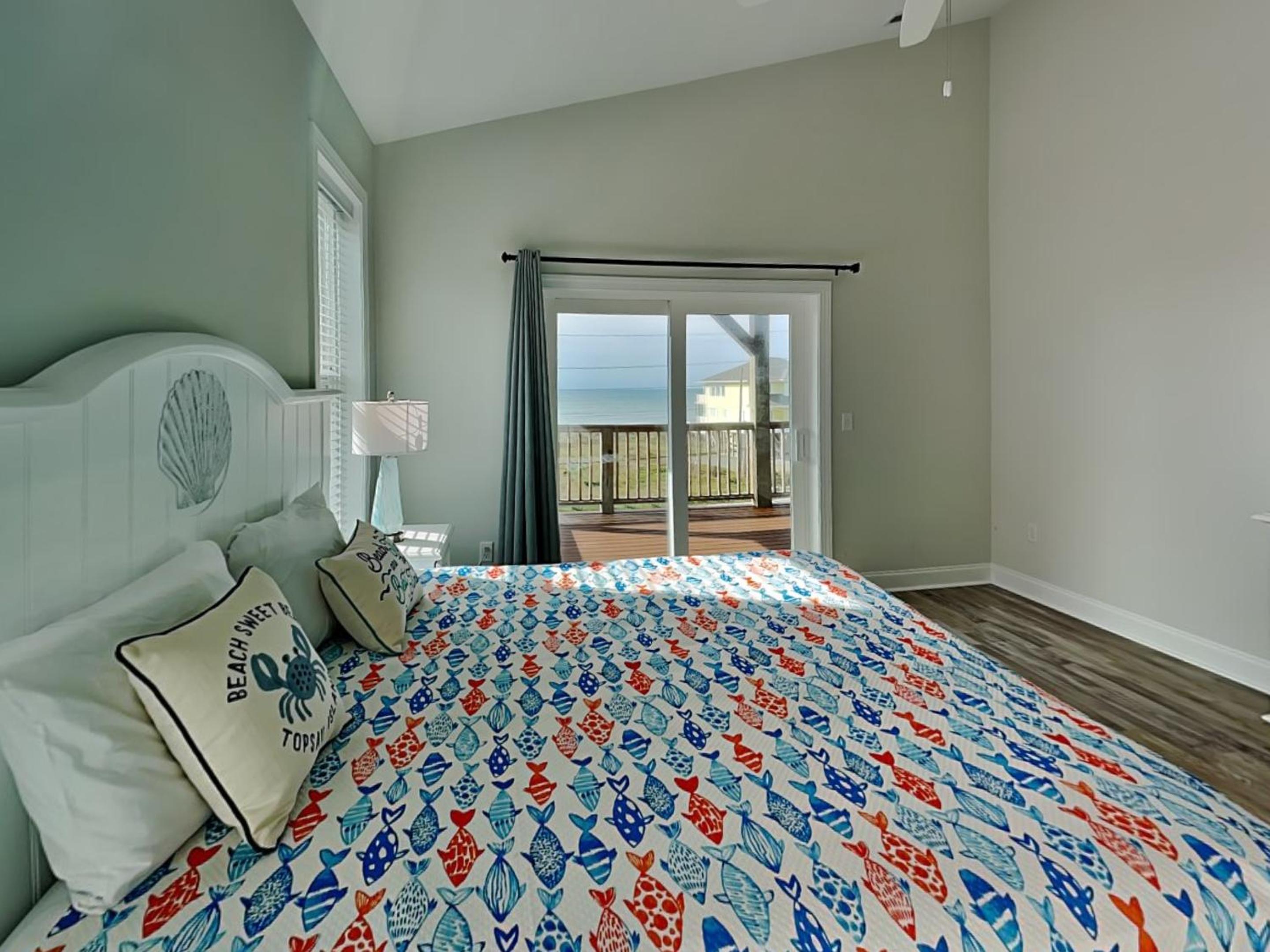 Eight-Bedroom House photo 2