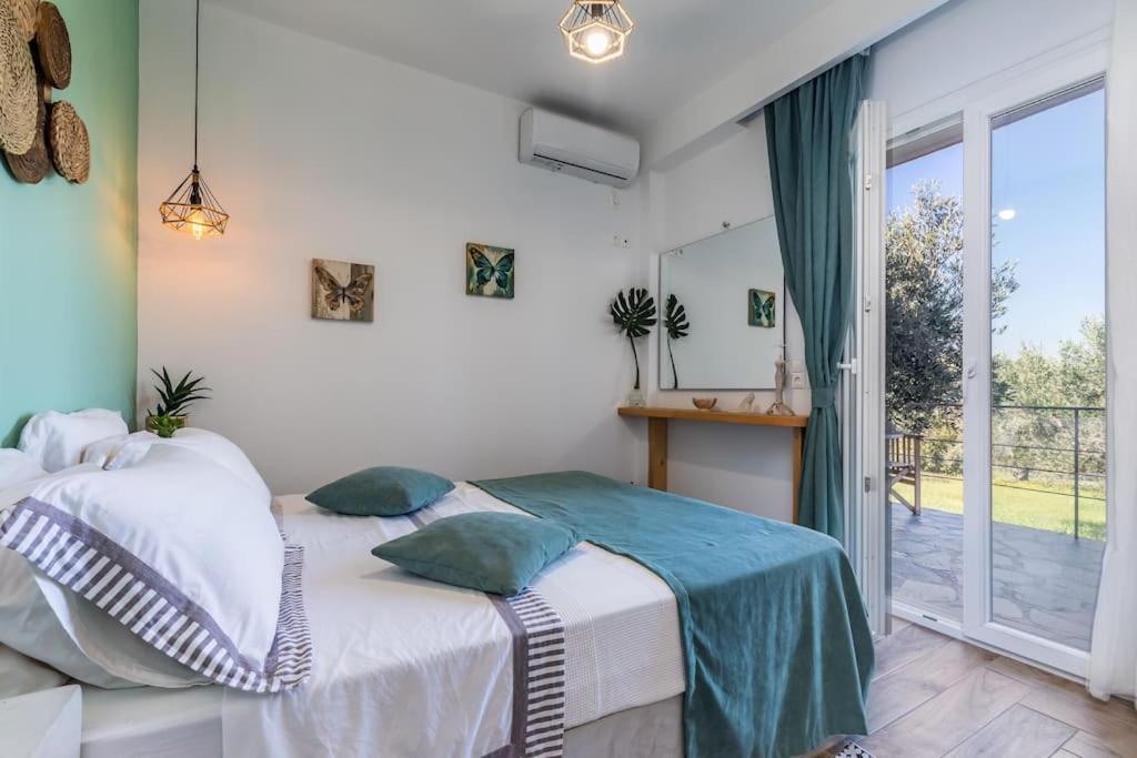 Three-Bedroom Villa photo 3
