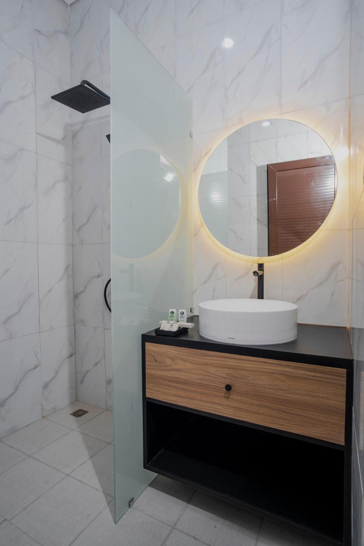 Junior Suite with Balcony - Photo 5