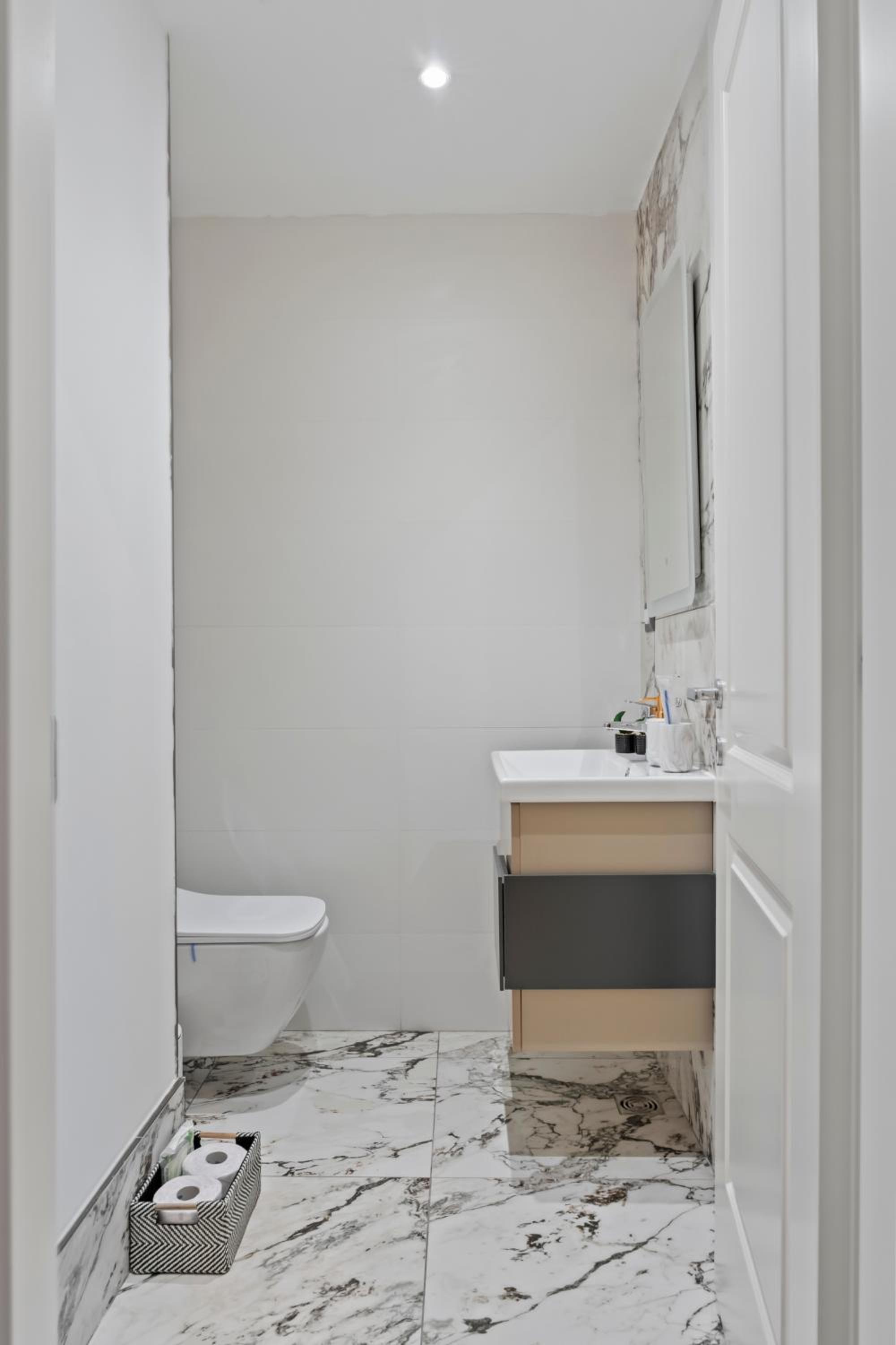 Two-Bedroom Apartment with Balcony photo 3