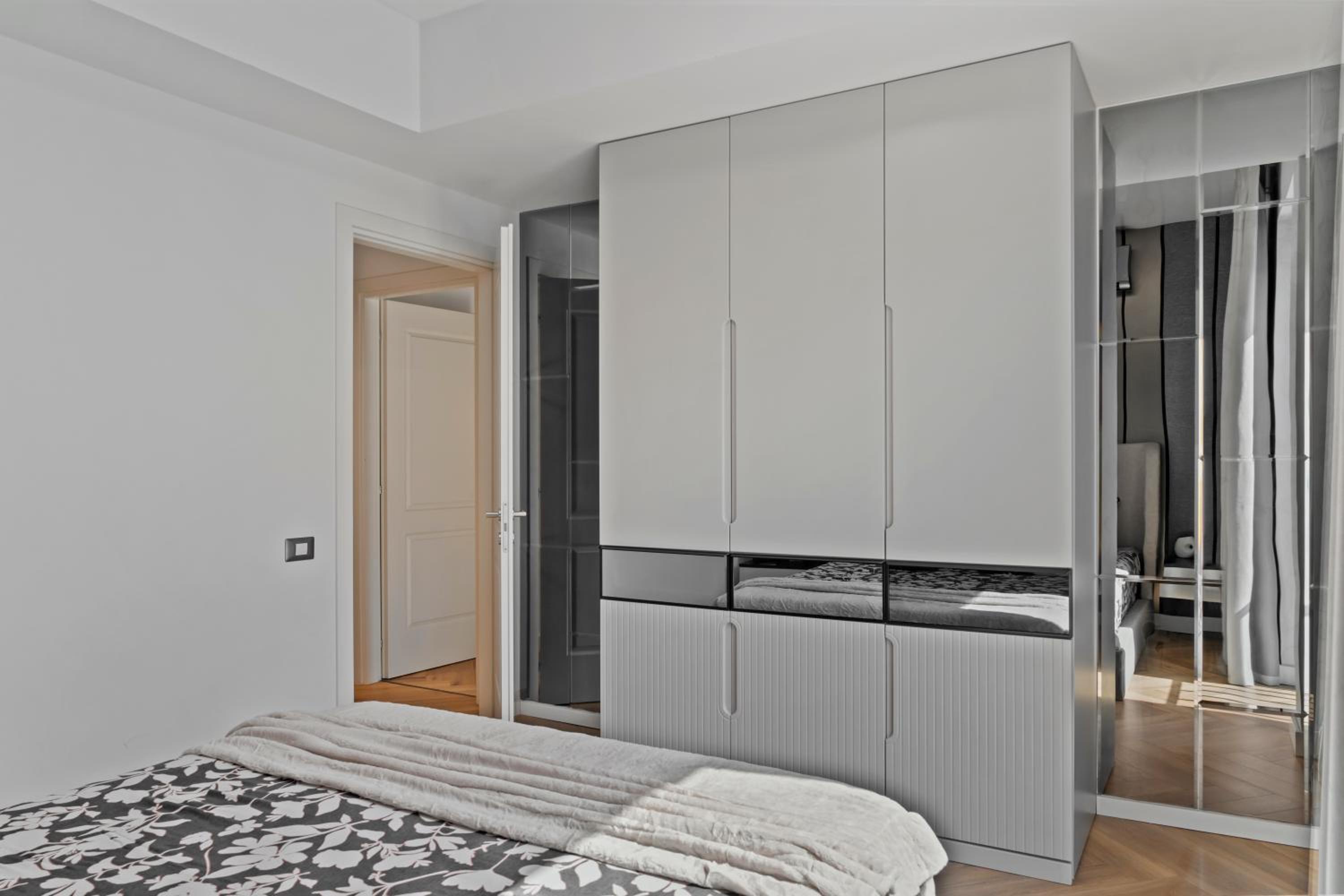 Two-Bedroom Apartment with Balcony photo 2