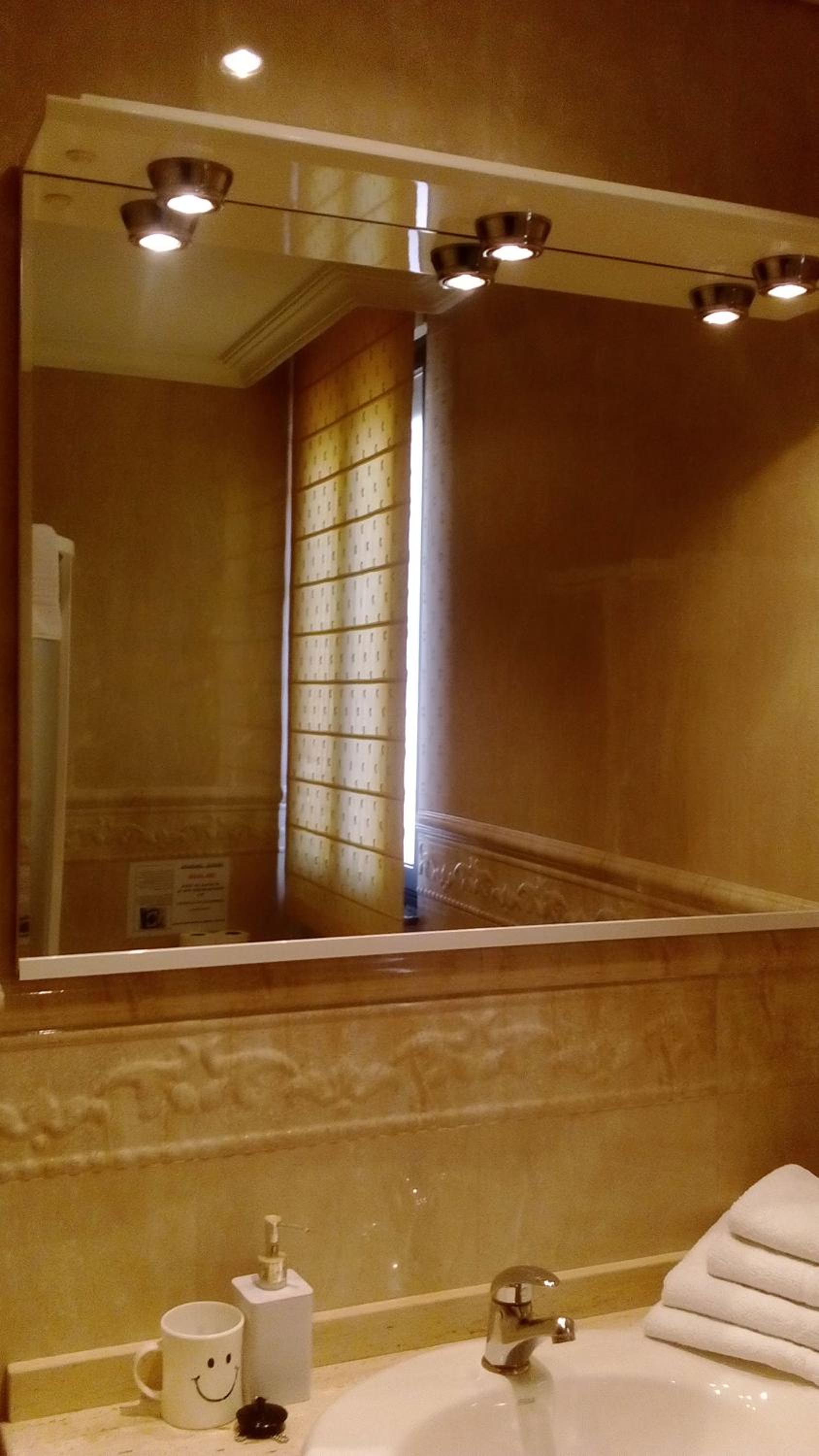 Twin Room - Photo 5