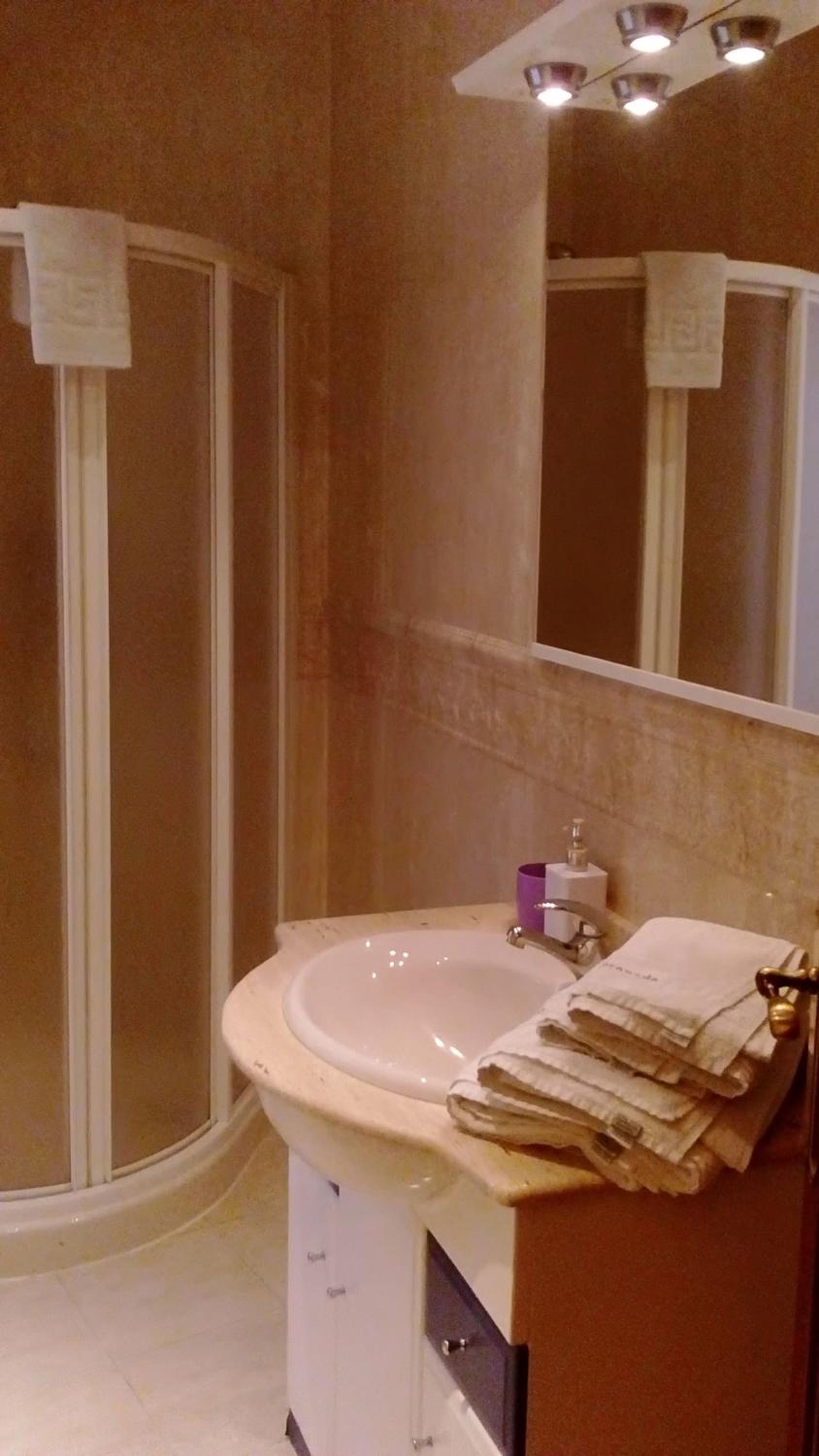 Double Room - Photo 7