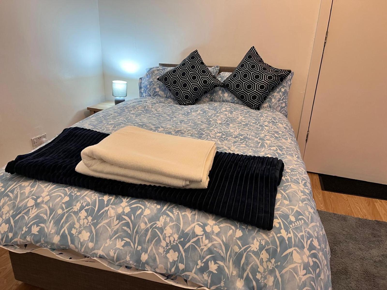 One-Bedroom Apartment photo 1