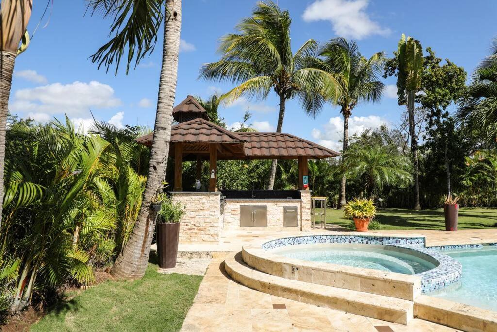 Three-Bedroom Villa photo 3