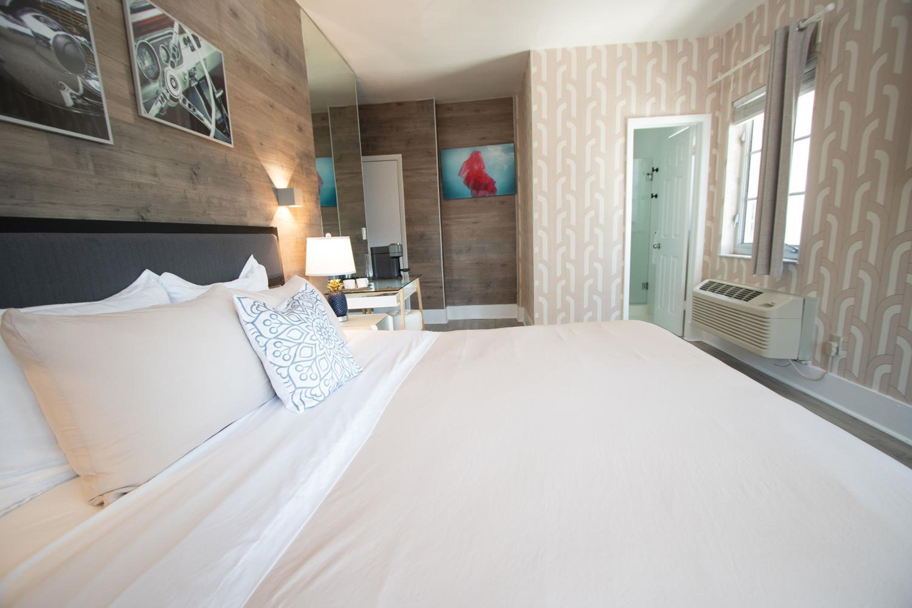 Superior King Room - Photo 11
