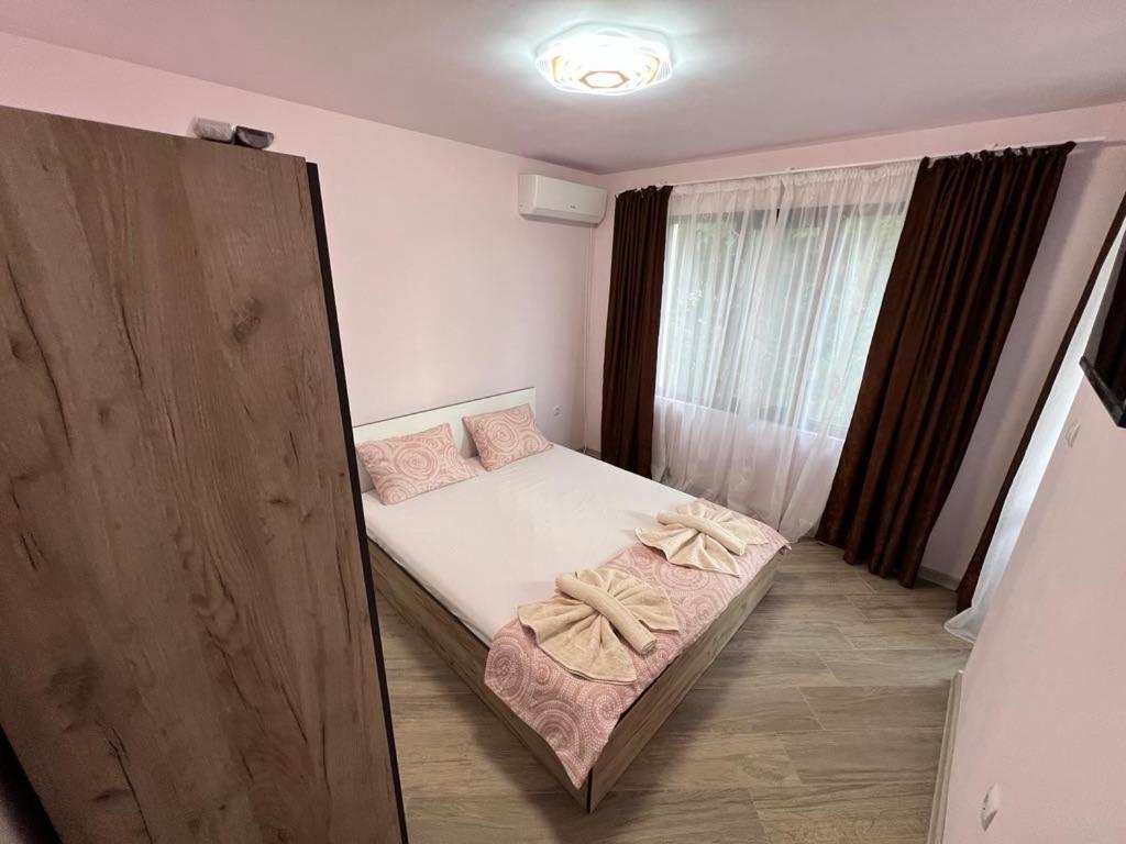 Three-Bedroom House photo 3
