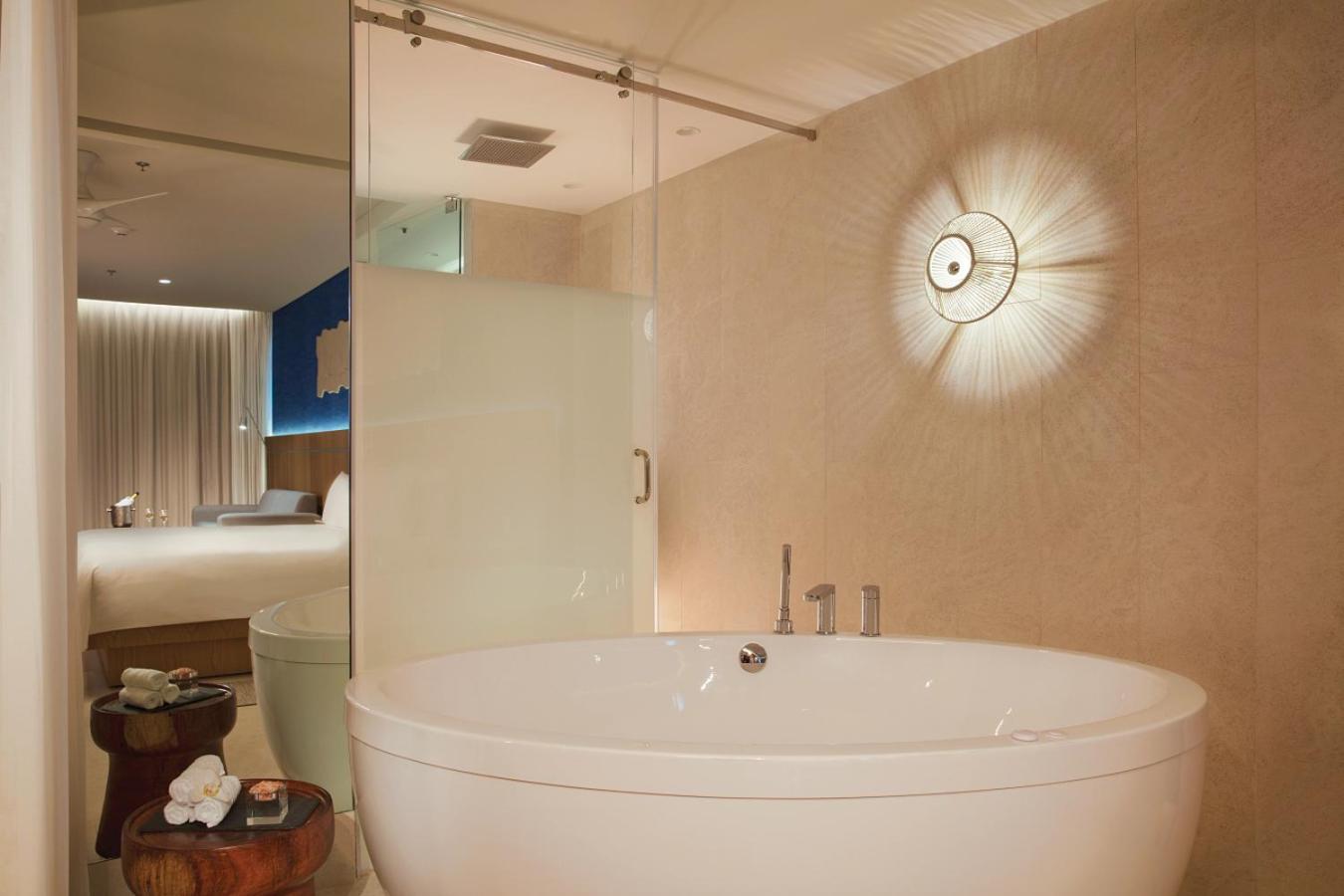 Preferred Club Corner Suite Ocean View King