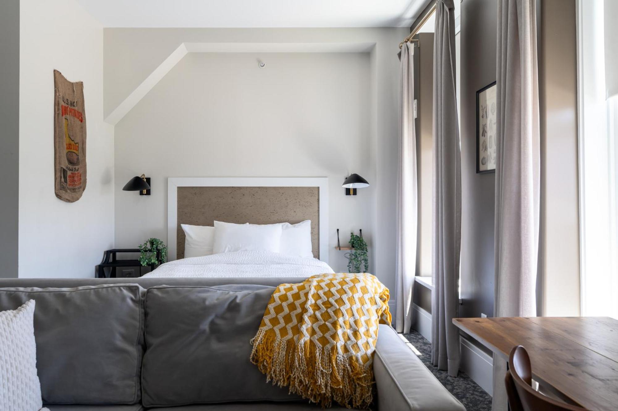 Studio Apartment