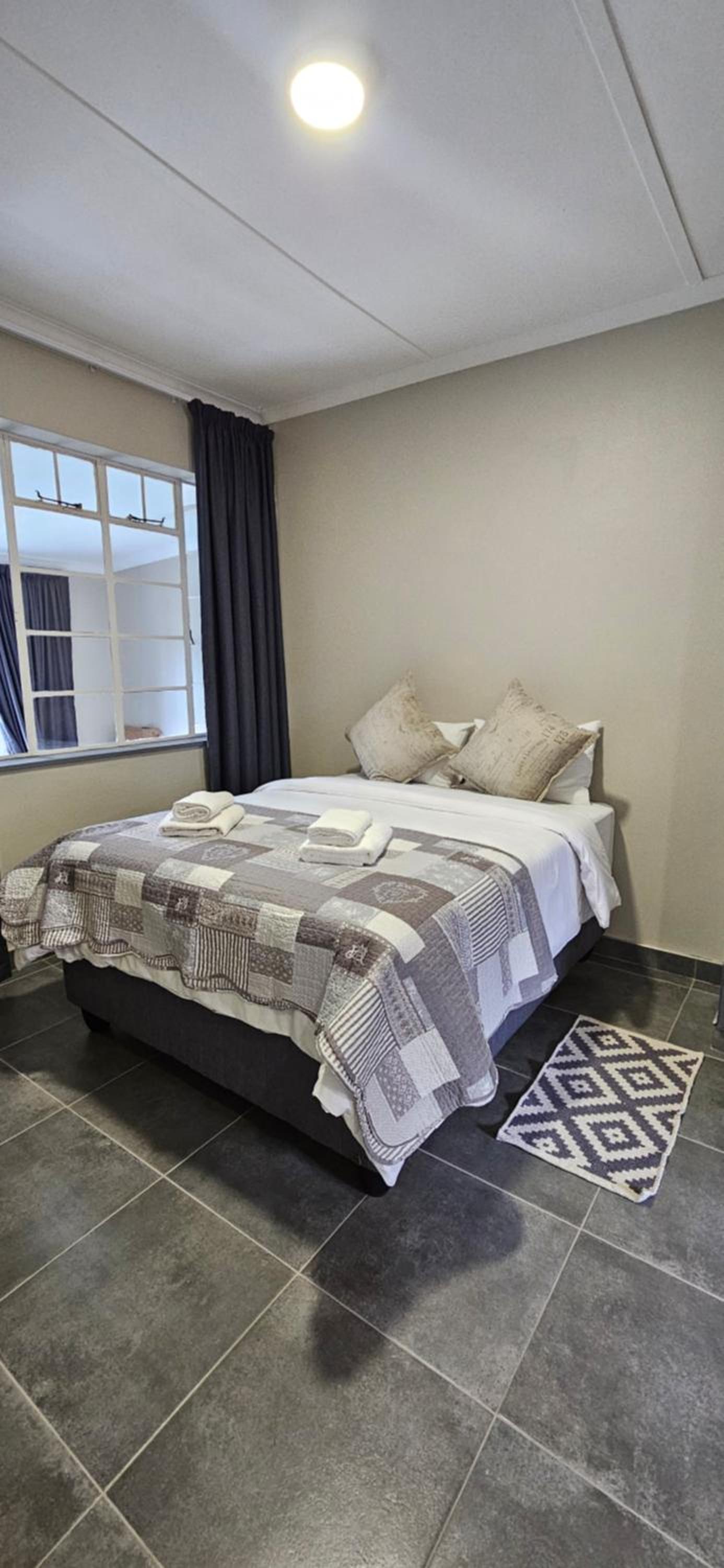 Deluxe One-Bedroom Apartment photo 1