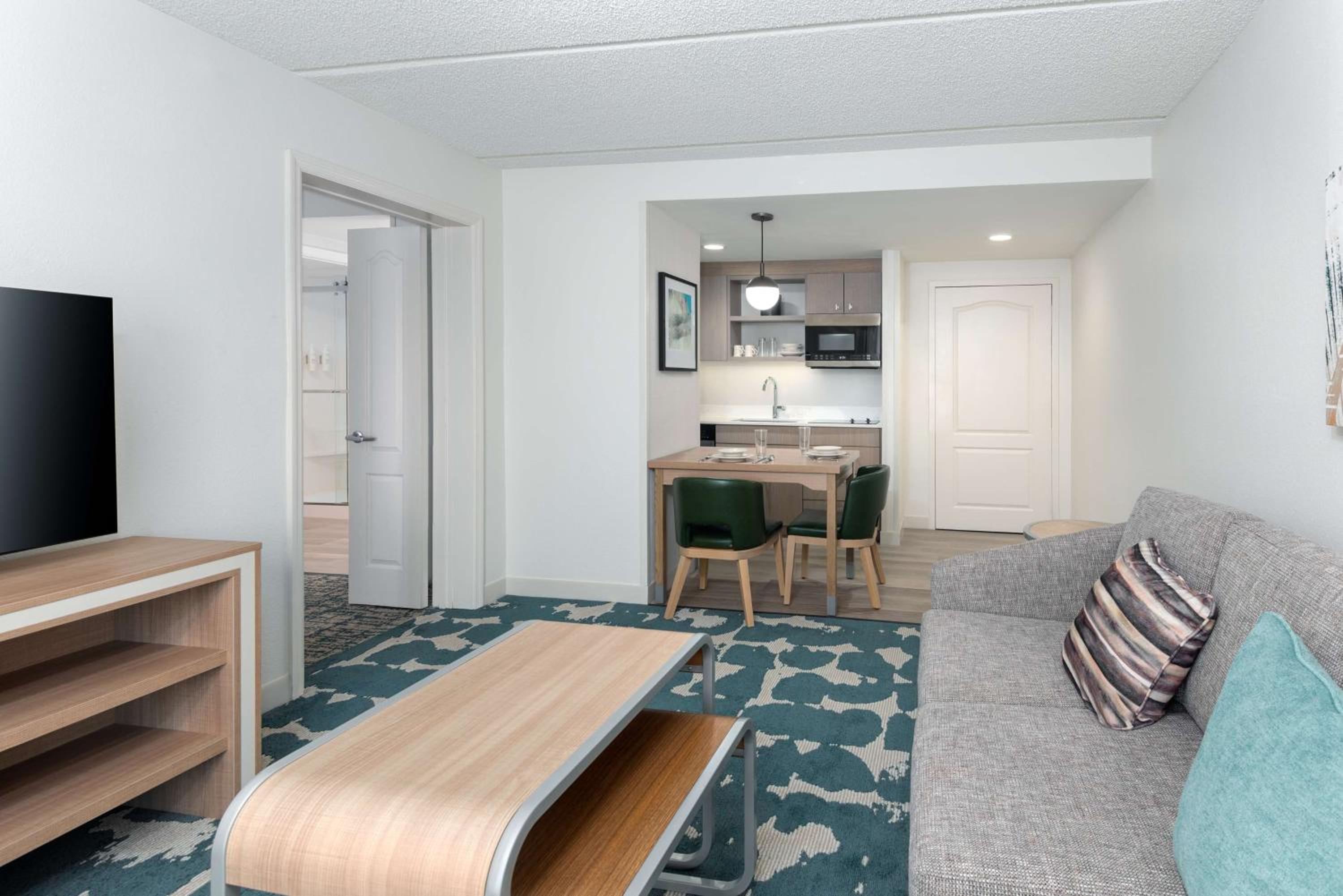 One-Bedroom King Suite - Non-Smoking