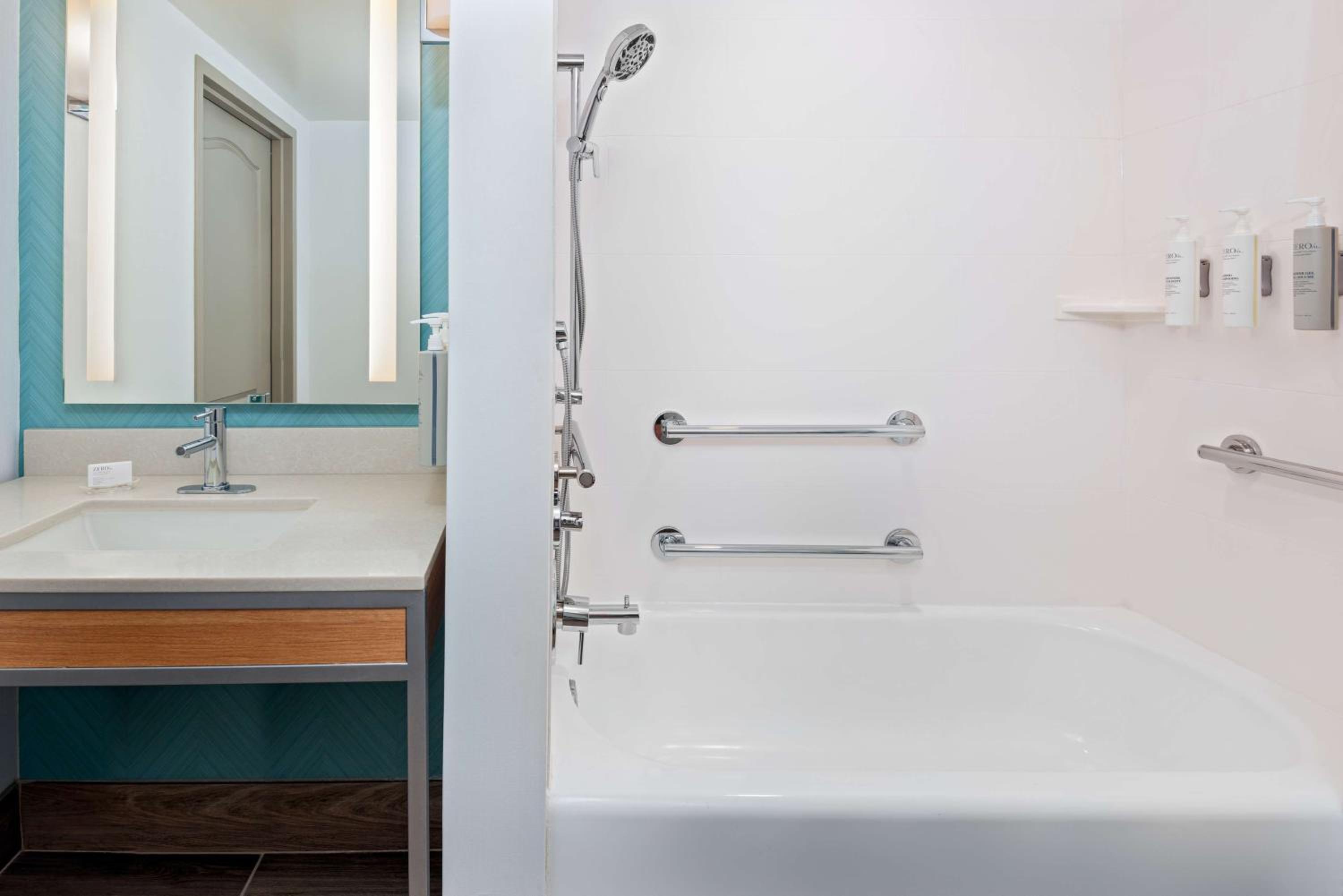 King Room with Tub - Mobility and Hearing Access
